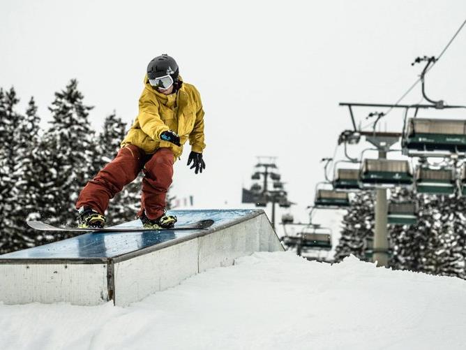 Mit der neuen Skischaukel am Arlberg stehen Wintersportlern 305 Pistenkilometer und 87 Lifte rund um den Arlberg zur Verfügung.