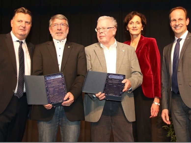 Dieter Egger, Friedl Dold und Bernadette Mennel mit den Award Preisträgern Heinz Loacker und Josef Felder Dieter Egger, Friedl Dold und Bernadette Mennel mit den Award Preisträgern Heinz Loacker und Josef Felder