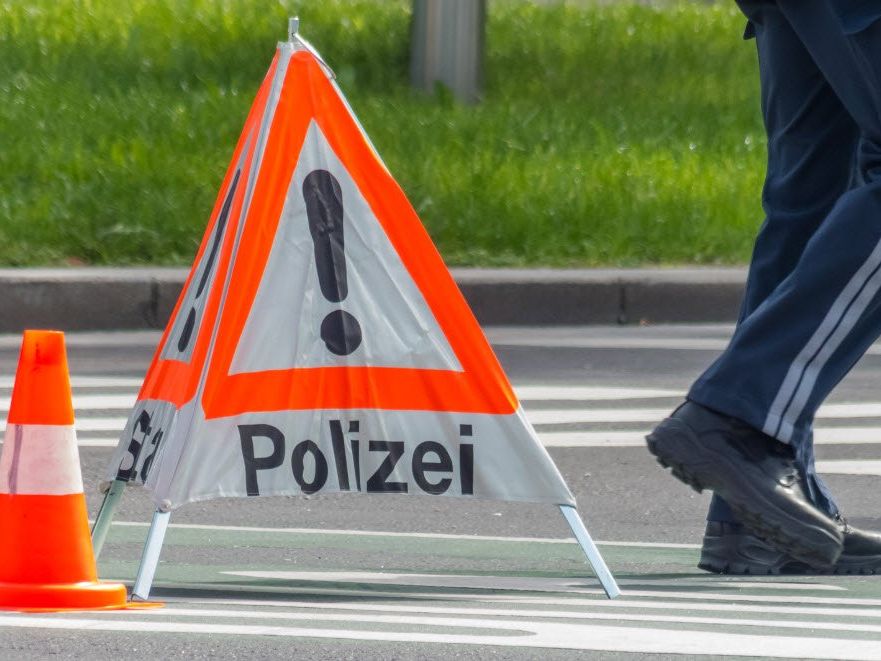 Am LKW entstand erheblicher Sachschaden Am LKW entstand erheblicher Sachschaden