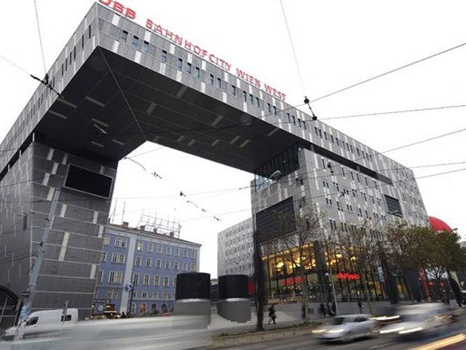 Wüste Prügelei am Wiener Westbahnhof. Wüste Prügelei am Wiener Westbahnhof.