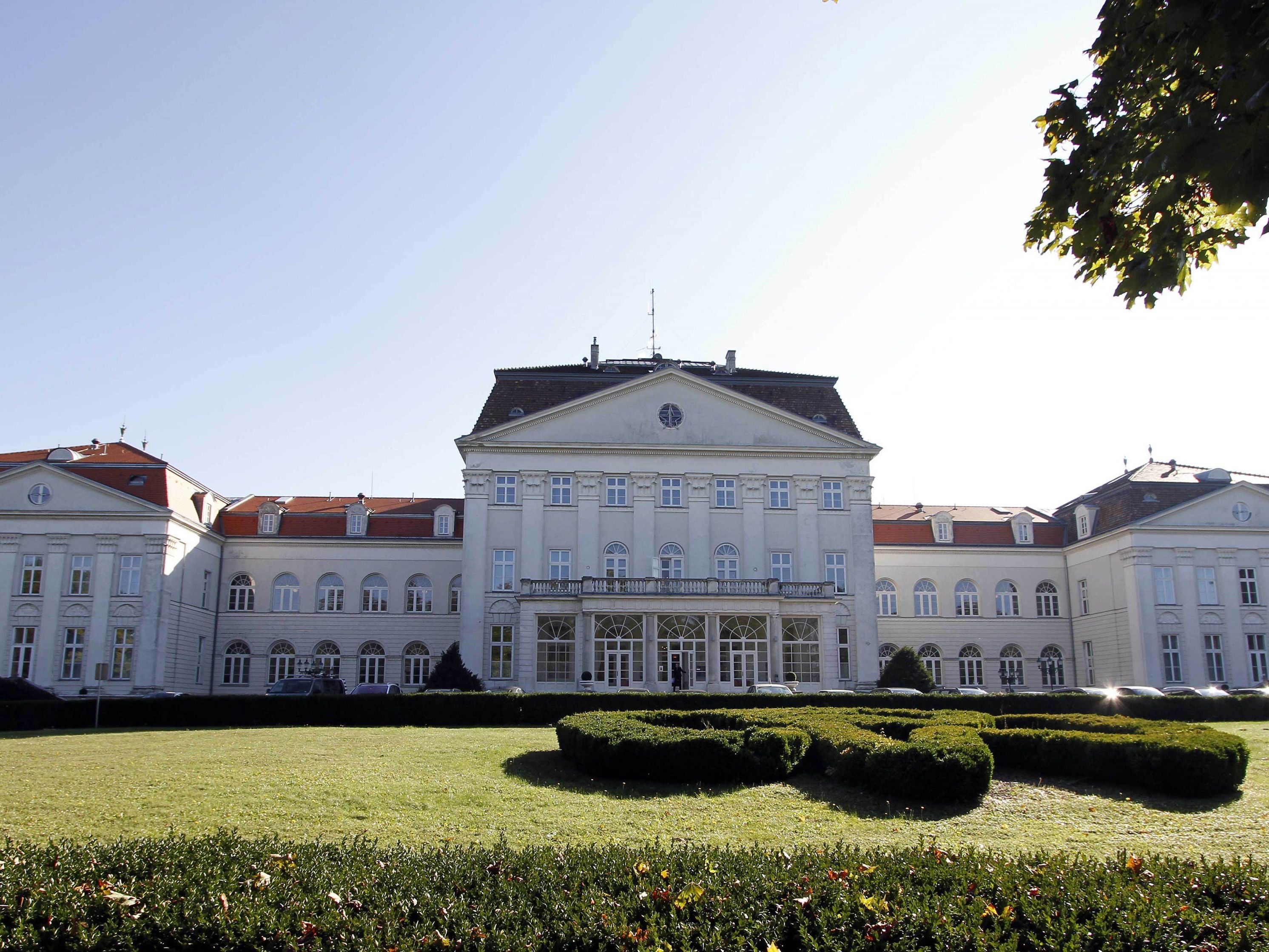 Das Schloss Wilhelminenberg in Wien. Das Schloss Wilhelminenberg in Wien.