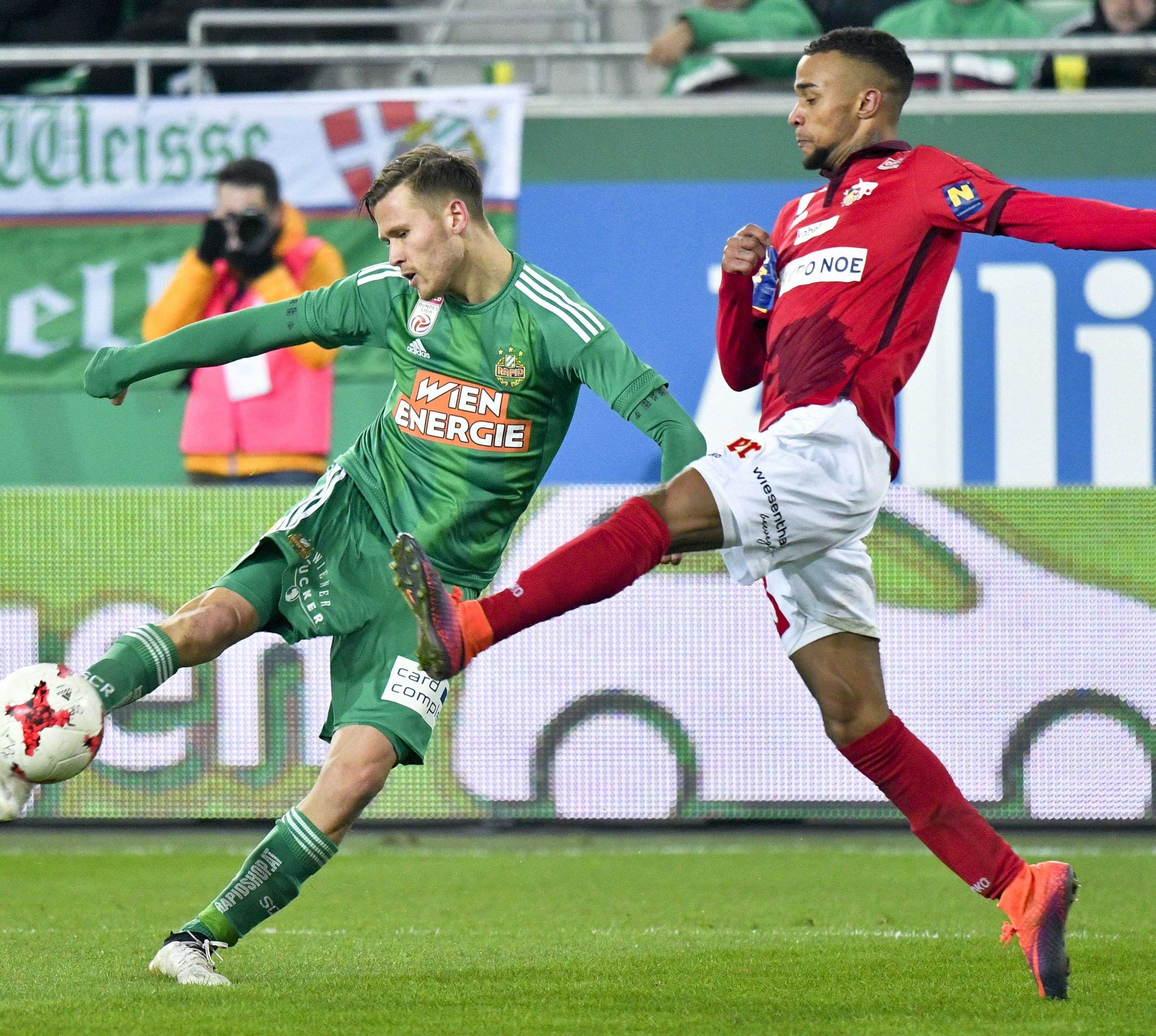 Rapids Arnor Traustason (l.) erzielte das einzige Tor der Partie. Rapids Arnor Traustason (l.) erzielte das einzige Tor der Partie.