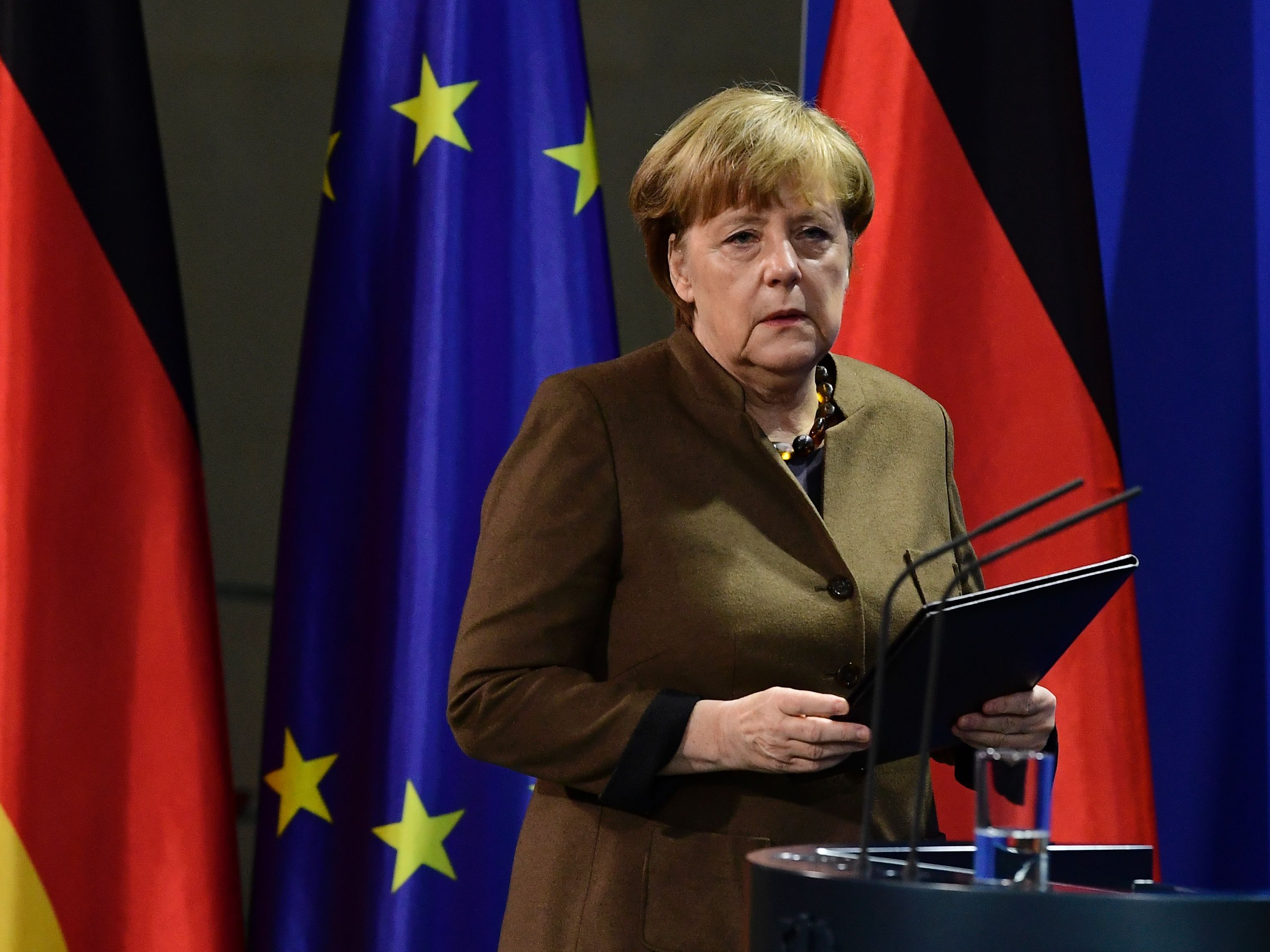 Merkel will die Abschiebungen beschleunigen Merkel will die Abschiebungen beschleunigen