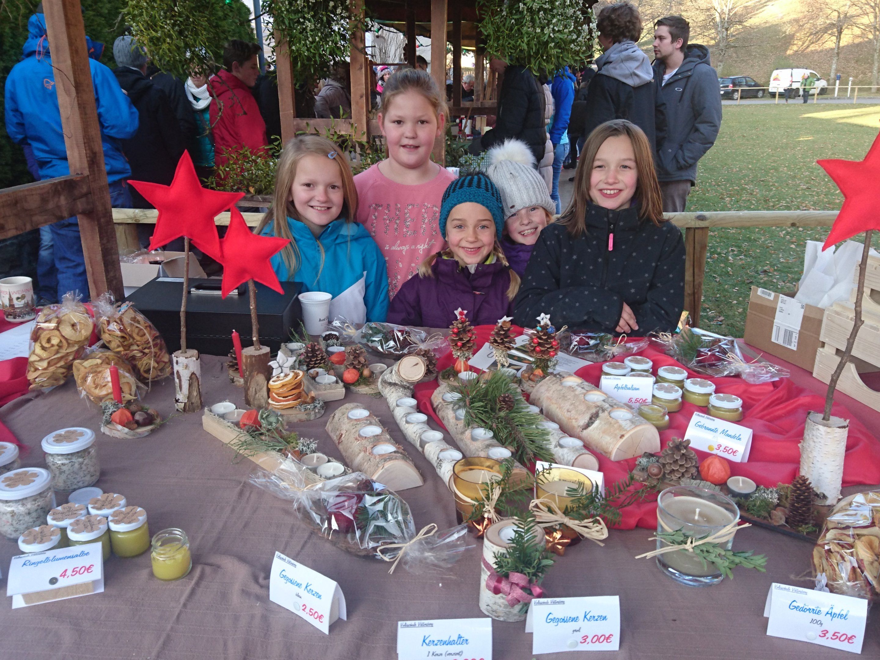 Beim Adventmarkt in Viktorsberg präsentierten 19 Aussteller ihre Produkte. Beim Adventmarkt in Viktorsberg präsentierten 19 Aussteller ihre Produkte.