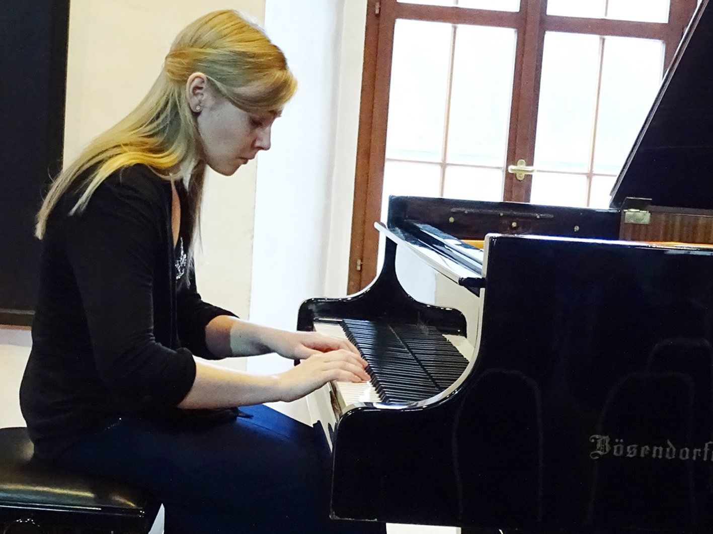 Hanna Bachmann begleitete die Matinee mit Arpeggione-Programmvorstellung 2017 am Klavier. Hanna Bachmann begleitete die Matinee mit Arpeggione-Programmvorstellung 2017 am Klavier.