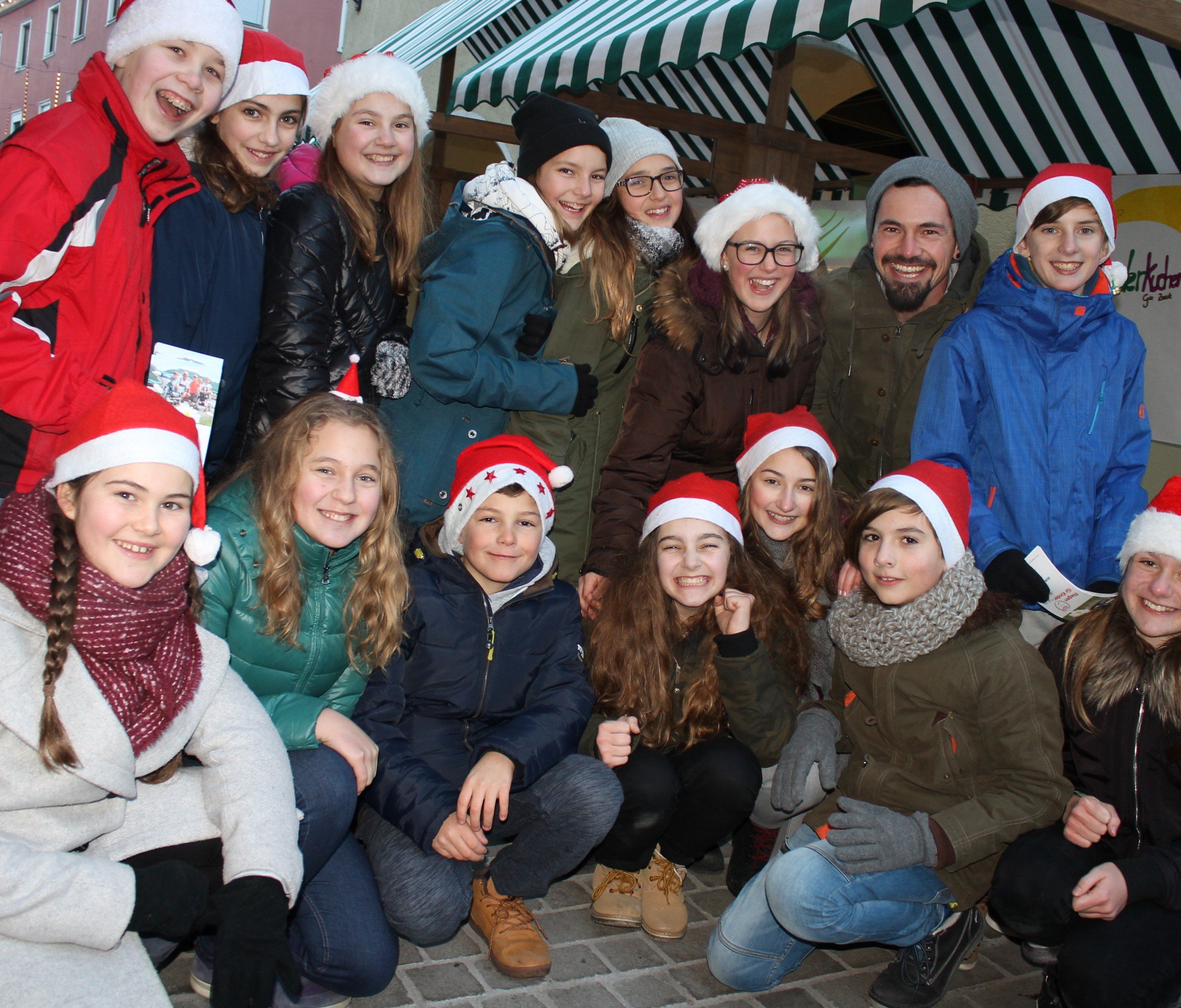 Die Gymnasiumklasse 3Kb ermöglicht 15 Kindern mit Handiap beim Kinderflugtag 2017 abzuheben Die Gymnasiumklasse 3Kb ermöglicht 15 Kindern mit Handiap beim Kinderflugtag 2017 abzuheben