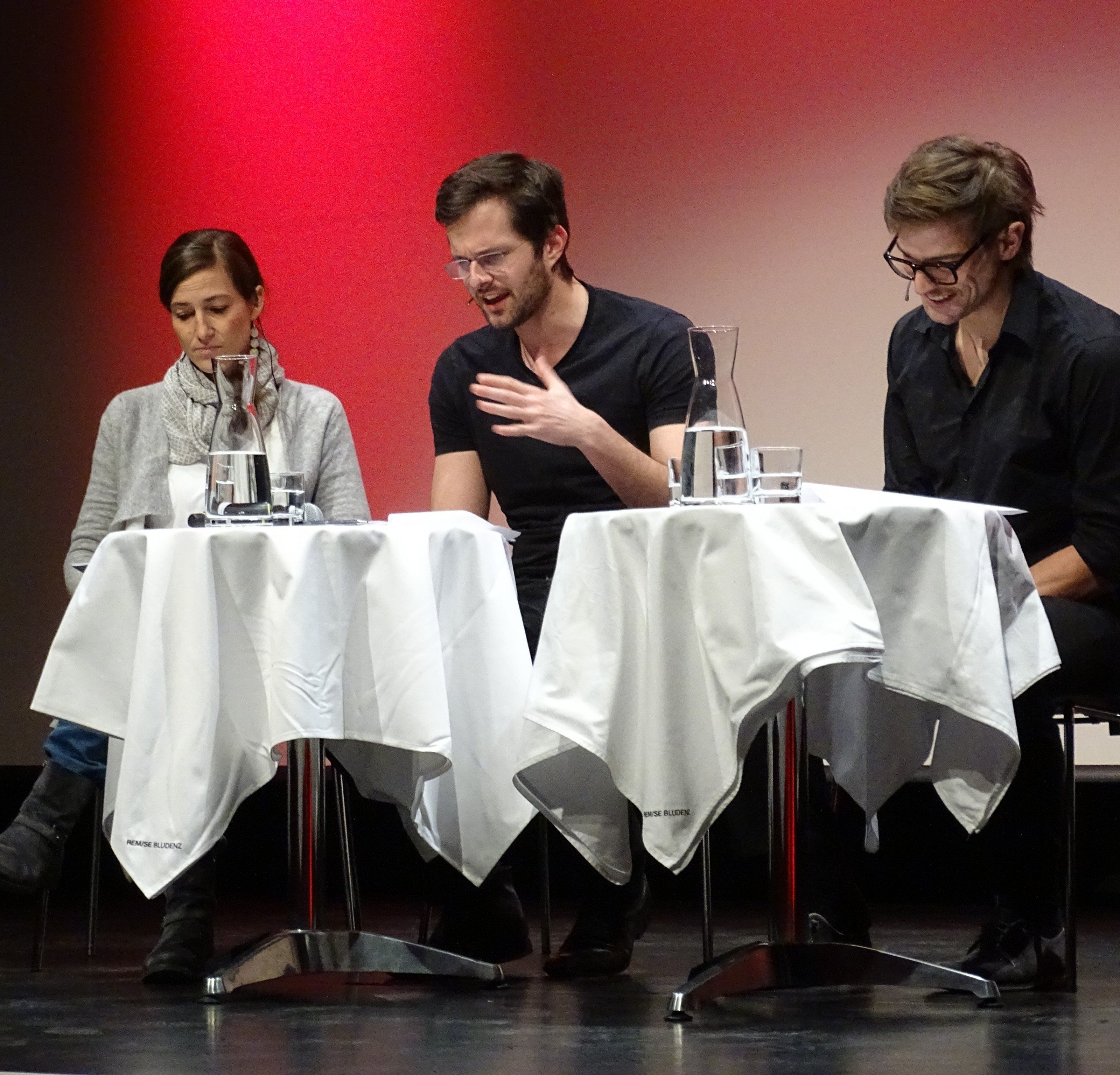 Christina Trefny, Lukas Wurm und Robert Finster (v. l.) lasen aus dem Drehbuch zum Kurzfilm „Drei Tage Nacht“. Christina Trefny, Lukas Wurm und Robert Finster (v. l.) lasen aus dem Drehbuch zum Kurzfilm „Drei Tage Nacht“.