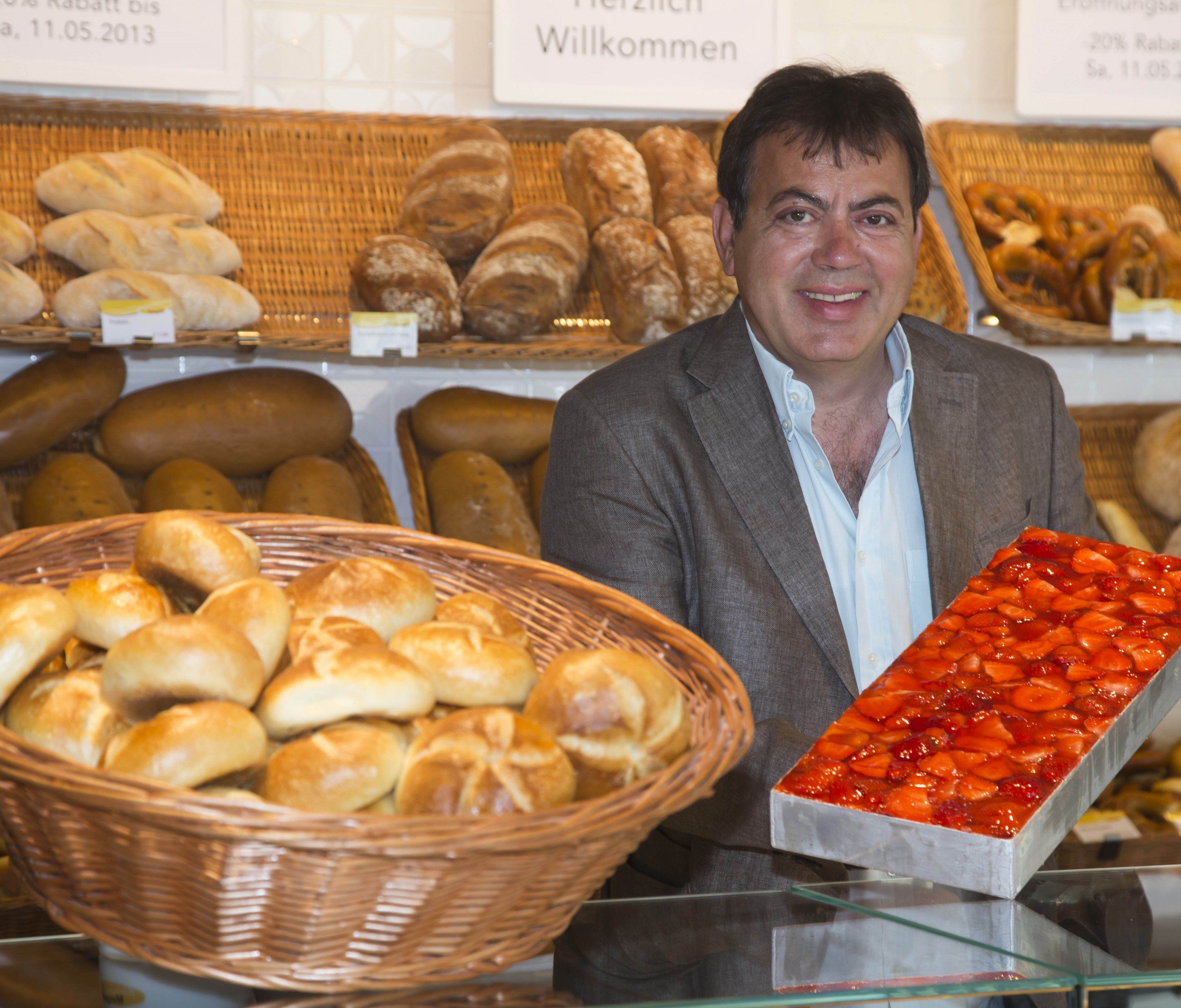 Der geschäftsführende Gesellschafter Egon Haag bestätigte den Bau eines neuen Firmensitzes der Bäckerei Mangold. Der geschäftsführende Gesellschafter Egon Haag bestätigte den Bau eines neuen Firmensitzes der Bäckerei Mangold.