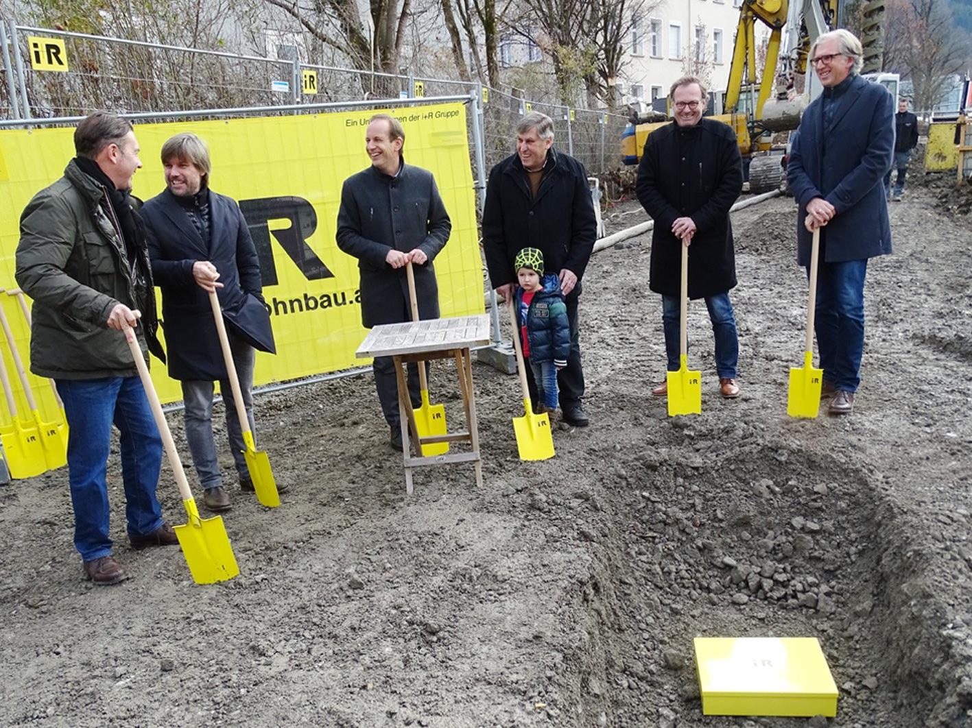 Vor einer Woche erfolgte die Grundsteinlegung für das Wohnbauprojekt „Am Emsbach“.