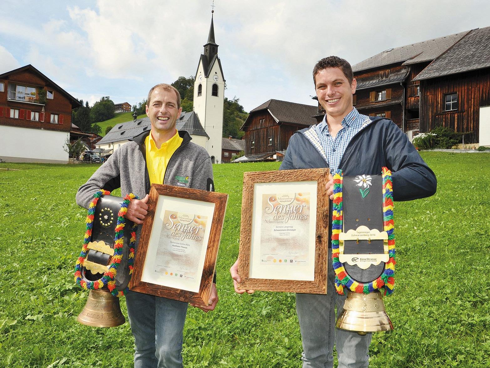 Jeweils zum "Senner des Jahres“ gekürt wurden Thomas Kaufmann von der Sennerei Schlins (links) und Christoph Schwarzmann von der Sennerei Langenegg (rechts) bei der 24. traditionellen Käseprämierung in Schwarzenberg.