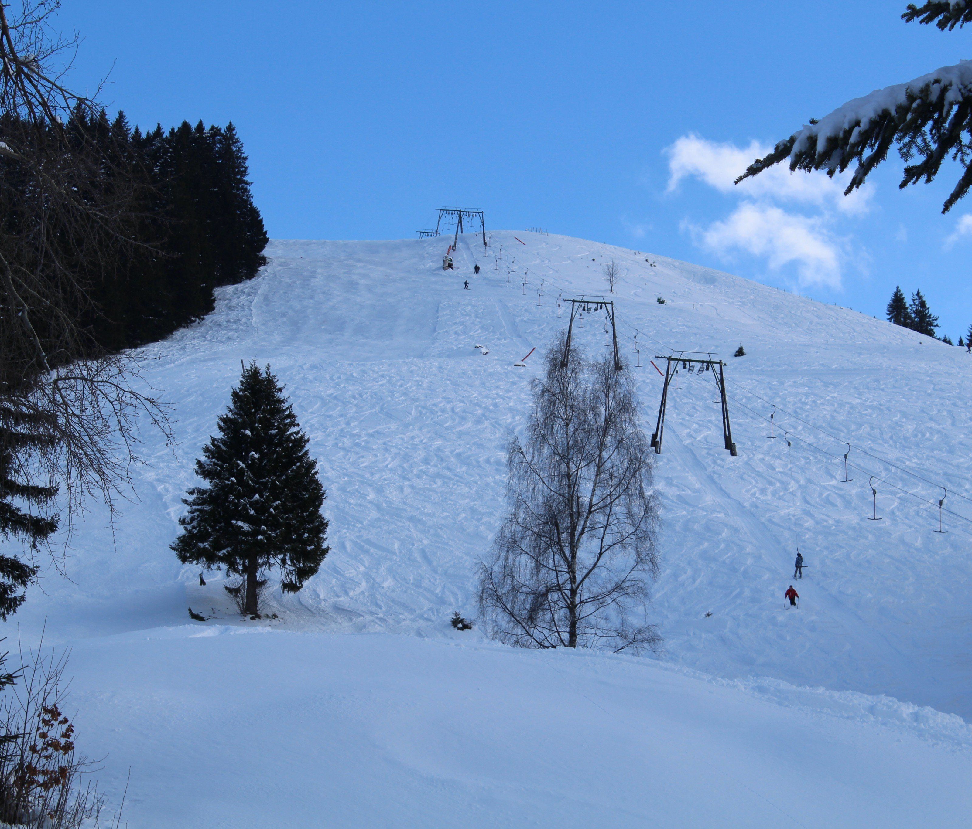 Der Schnee kann kommen: Der Schilift Bazora ist für den Winter gerüstet. Der Schnee kann kommen: Der Schilift Bazora ist für den Winter gerüstet.
