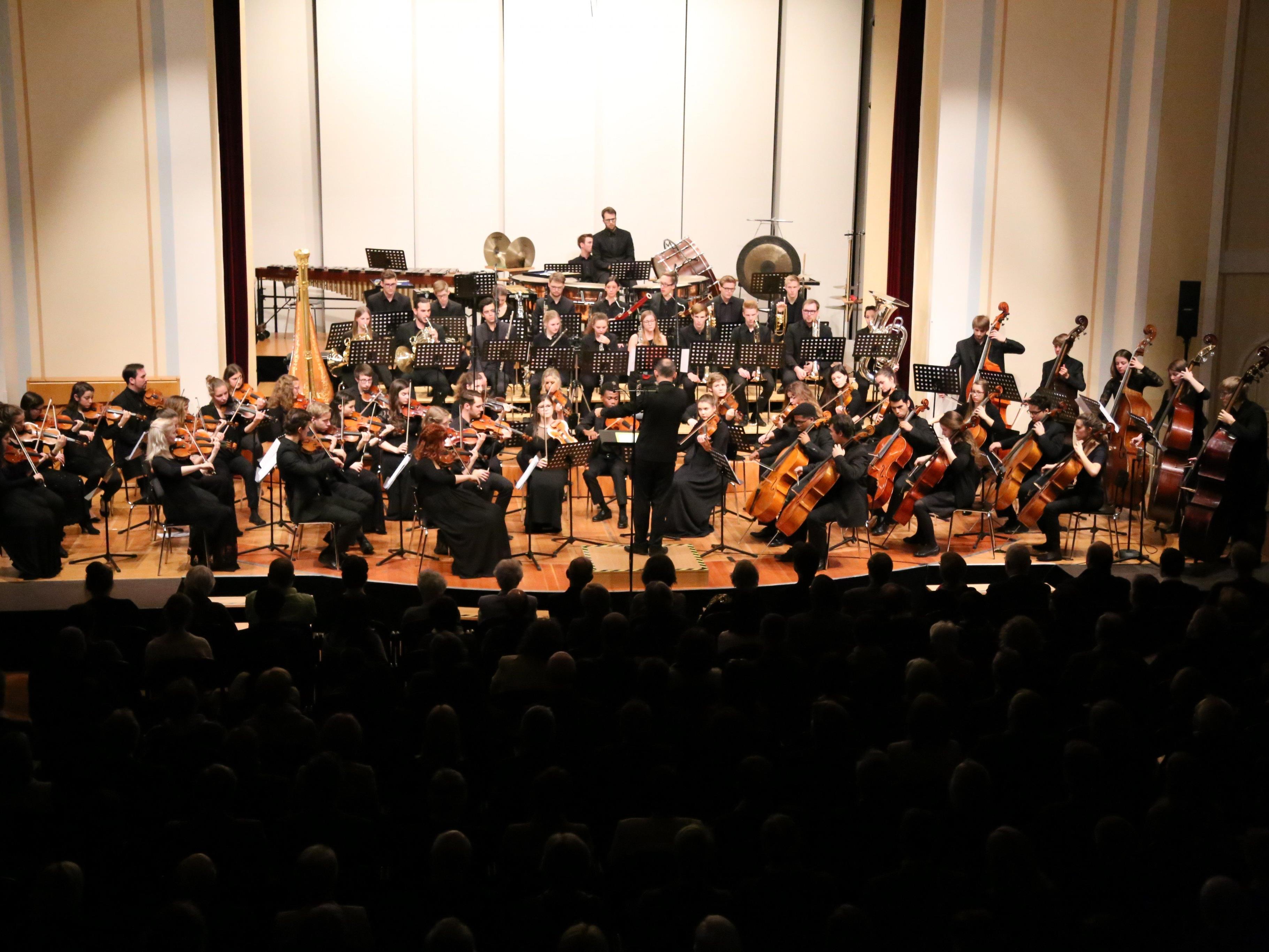 Weihnachtsmatinee mit dem Sinfonieorchester des Vorarlberger Landeskonservatoriums unter der Leitung von Benjamin Lack.