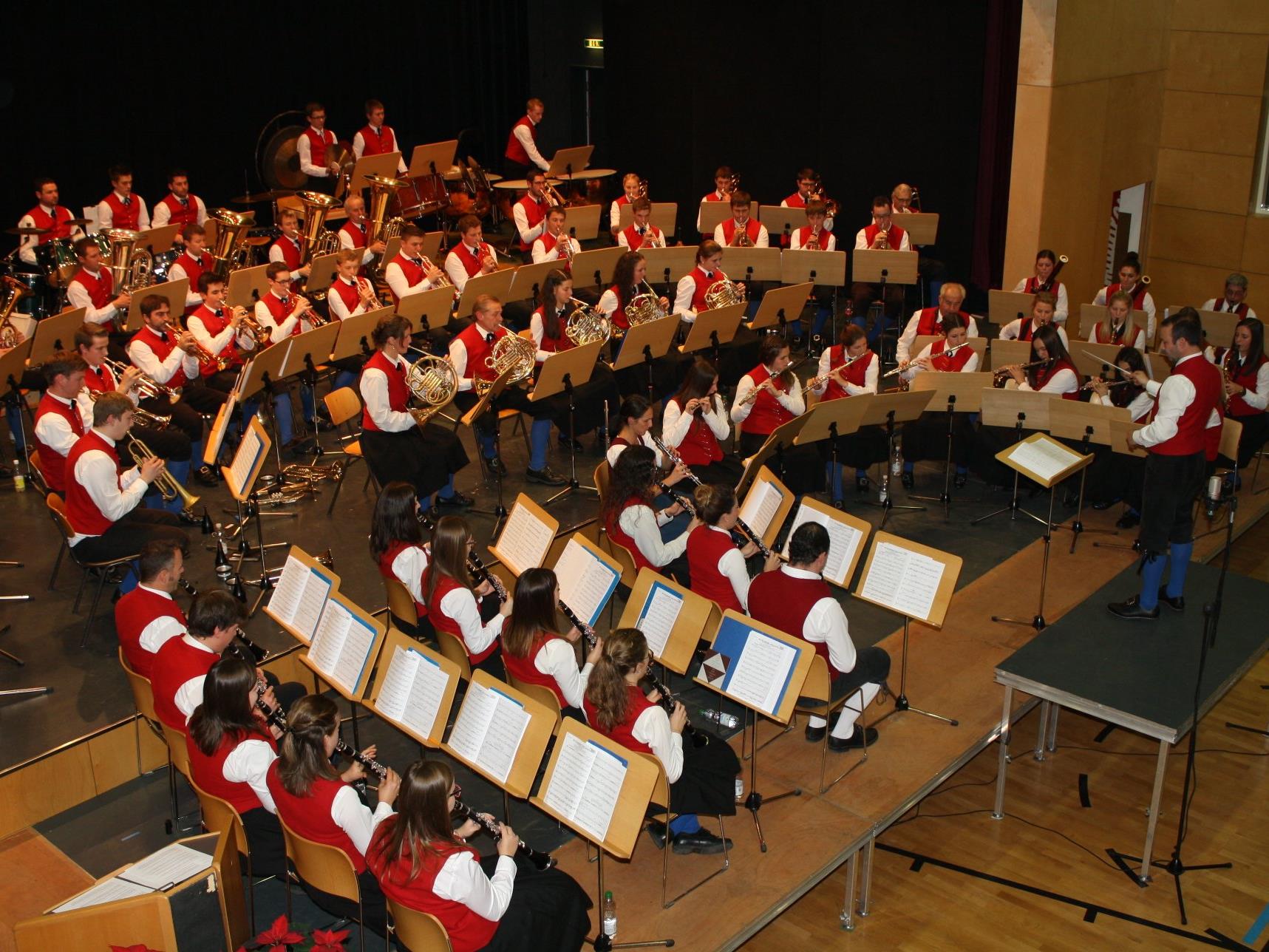Der Musikverein Lingenau ließ das Konzert wieder zum Highlight des Vereinsjahres erklingen.    