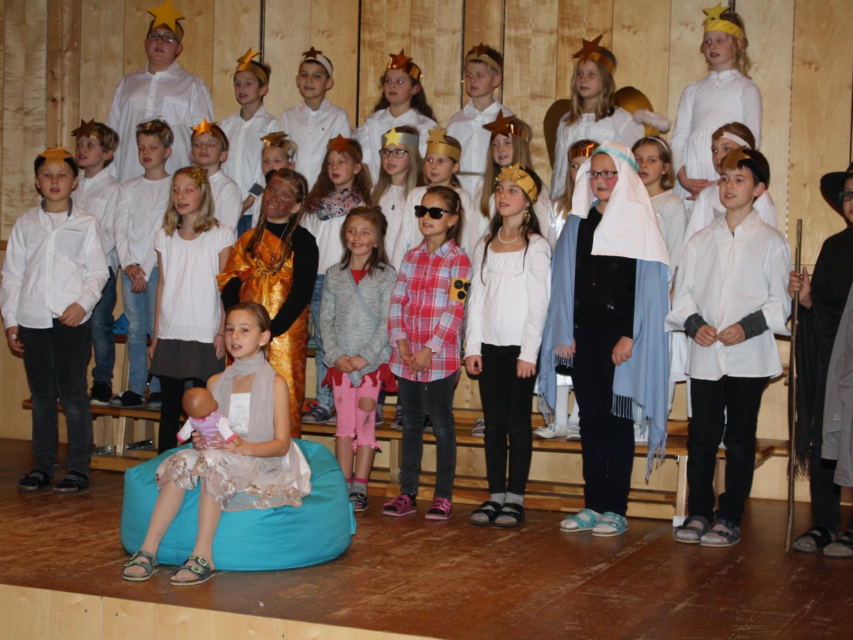 Besinnliche Klänge zur Weihnachtszeit mit den Kindern der Volksschule Schwarzenberg.. Besinnliche Klänge zur Weihnachtszeit mit den Kindern der Volksschule Schwarzenberg..