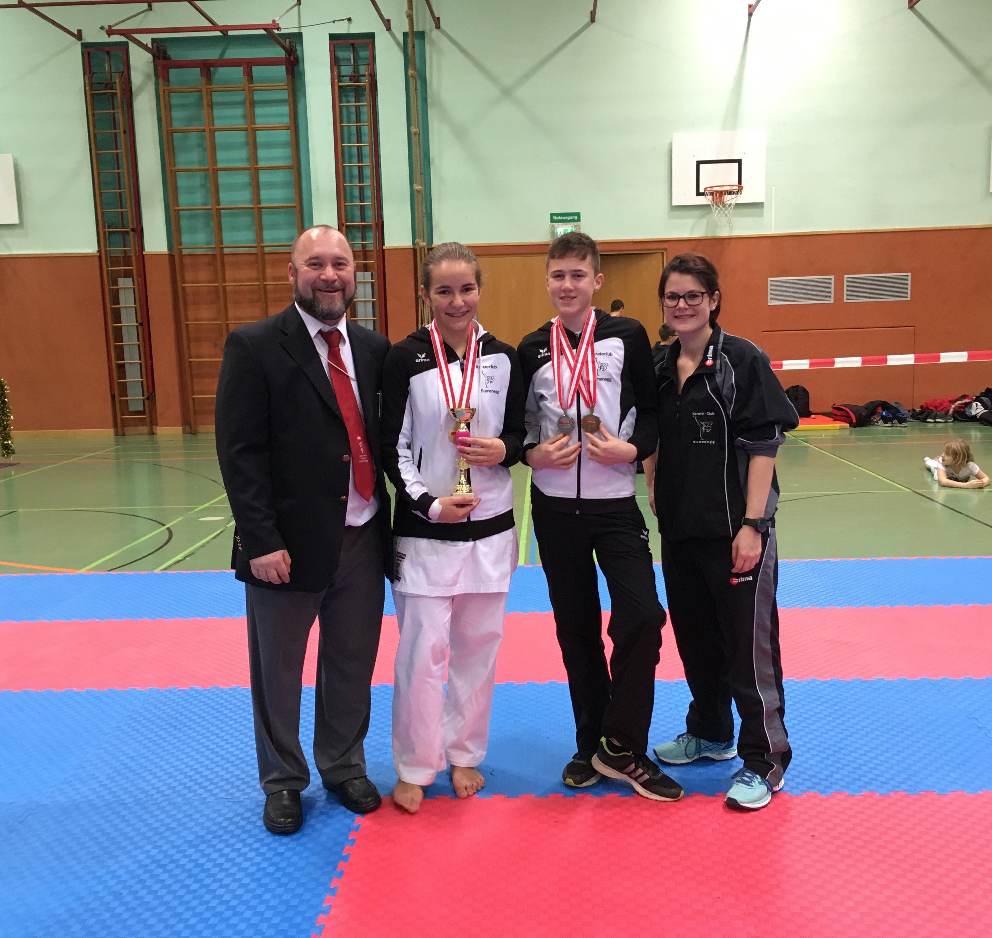 Gruppenfoto mit Medaillengewinnern Gruppenfoto mit Medaillengewinnern