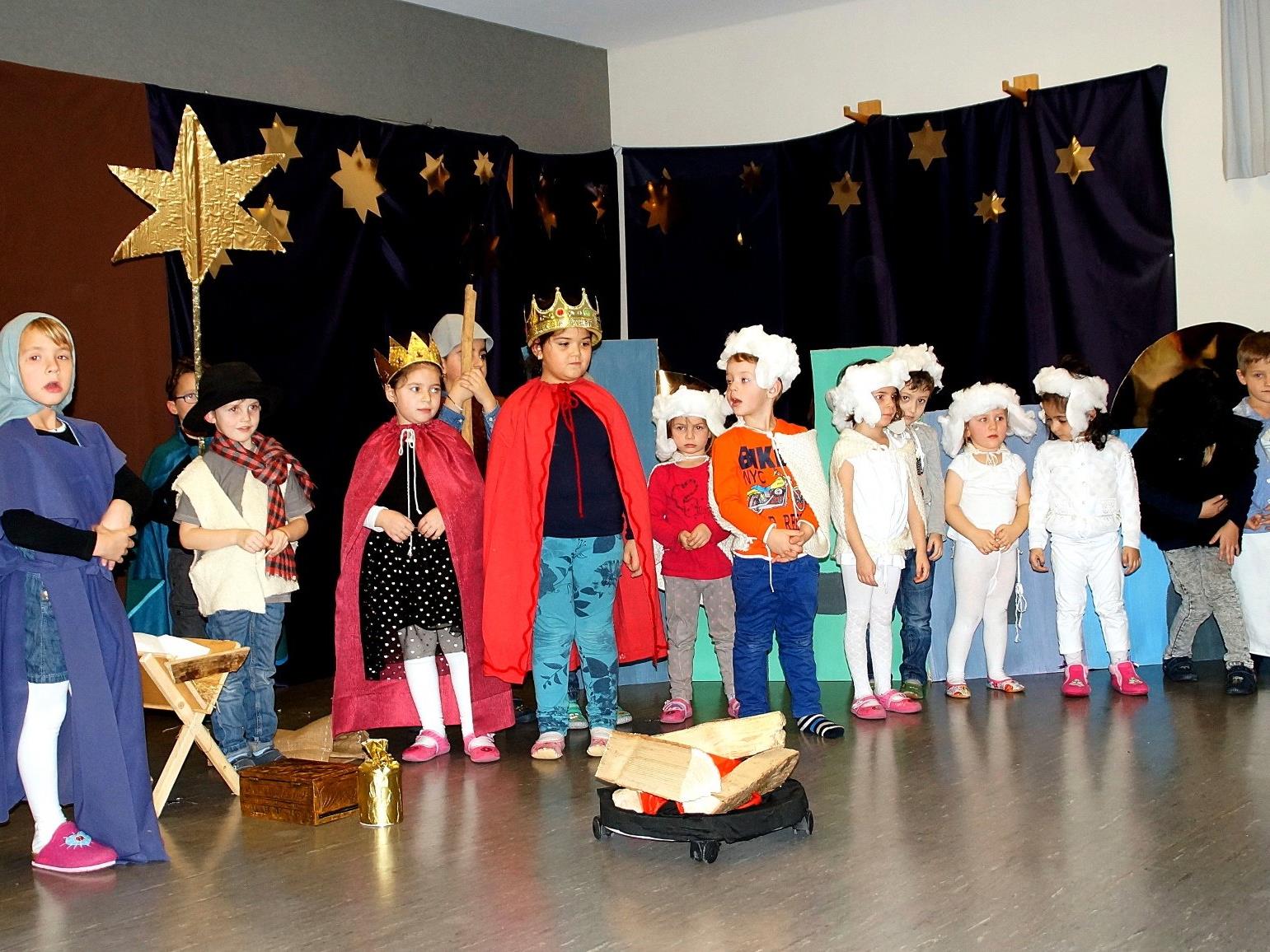 Mit der Aufführung der „Weihnachtsgeschichte“ machten die Kinder vom Kindergarten Gartenstraße ihren Eltern, Großeltern und Geschwistern ein ganz besonderes Weihnachtsgeschenk.