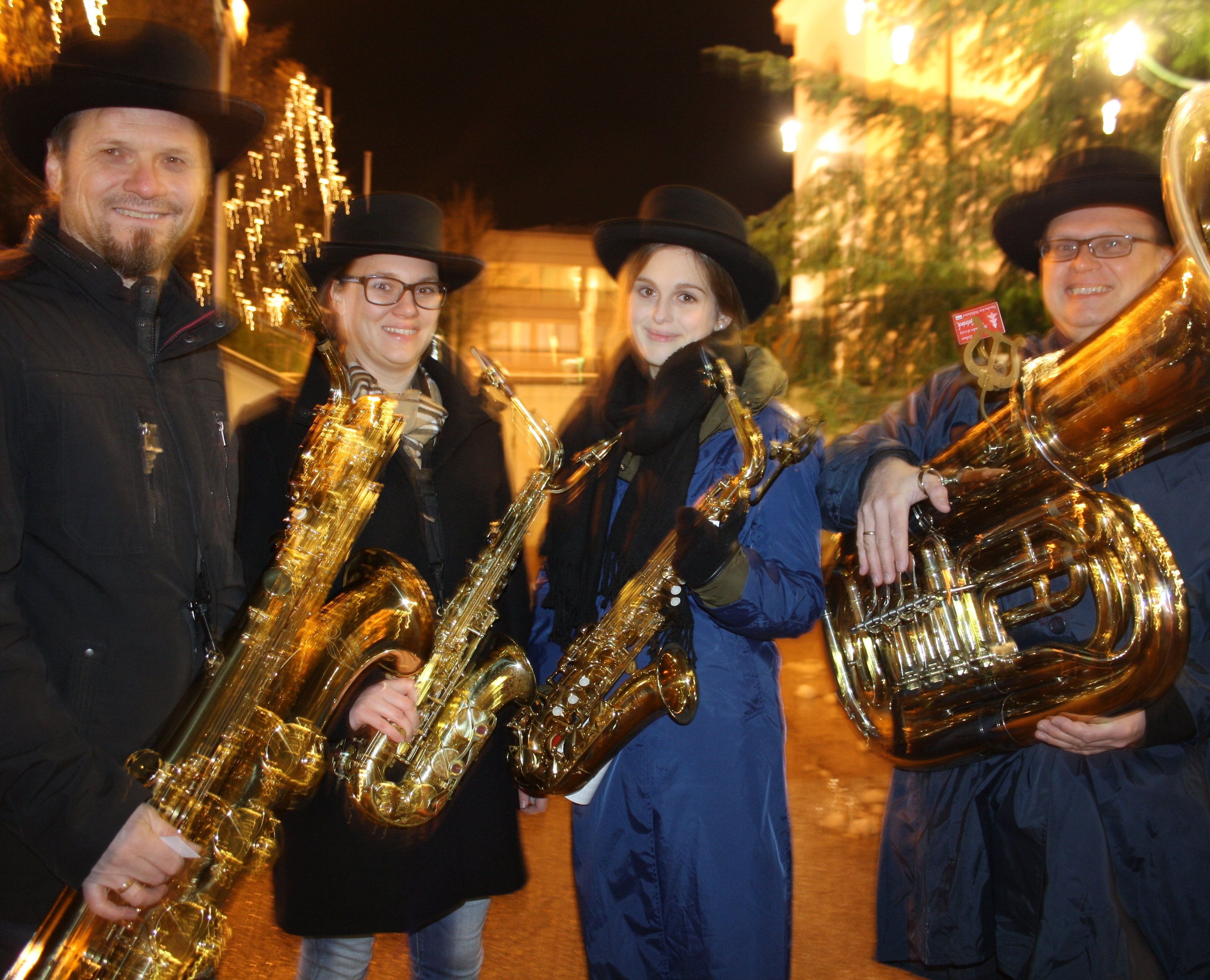 Ein weiteres Highlight im „Lochauer Adventzauber 2016“ ist das vorweihnachtliche „Konzert zur Adventszeit“ des Musikvereines Lochau in der Pfarrkirche. Ein weiteres Highlight im „Lochauer Adventzauber 2016“ ist das vorweihnachtliche „Konzert zur Adventszeit“ des Musikvereines Lochau in der Pfarrkirche.