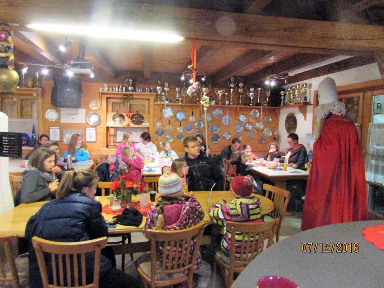 Der Nikolaus im Clubheim des EVR Der Nikolaus im Clubheim des EVR