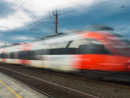 Eine Person wurde bei Hohenems beinahe von einem Regionalzug erfasst, Eine Person wurde bei Hohenems beinahe von einem Regionalzug erfasst,