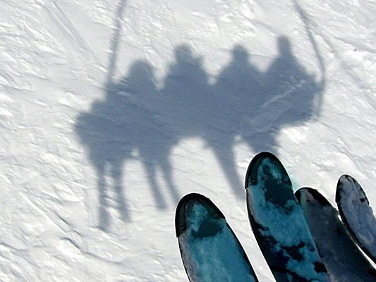 Vier Skifahrer waren in den Unfall in Lech verwickelt.