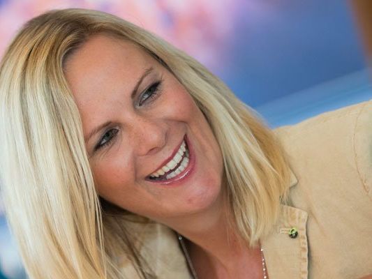 Nicole Hosp wurde als weitere Kandidatin für "Dancing Stars" bekanntgegeben. Nicole Hosp wurde als weitere Kandidatin für "Dancing Stars" bekanntgegeben.