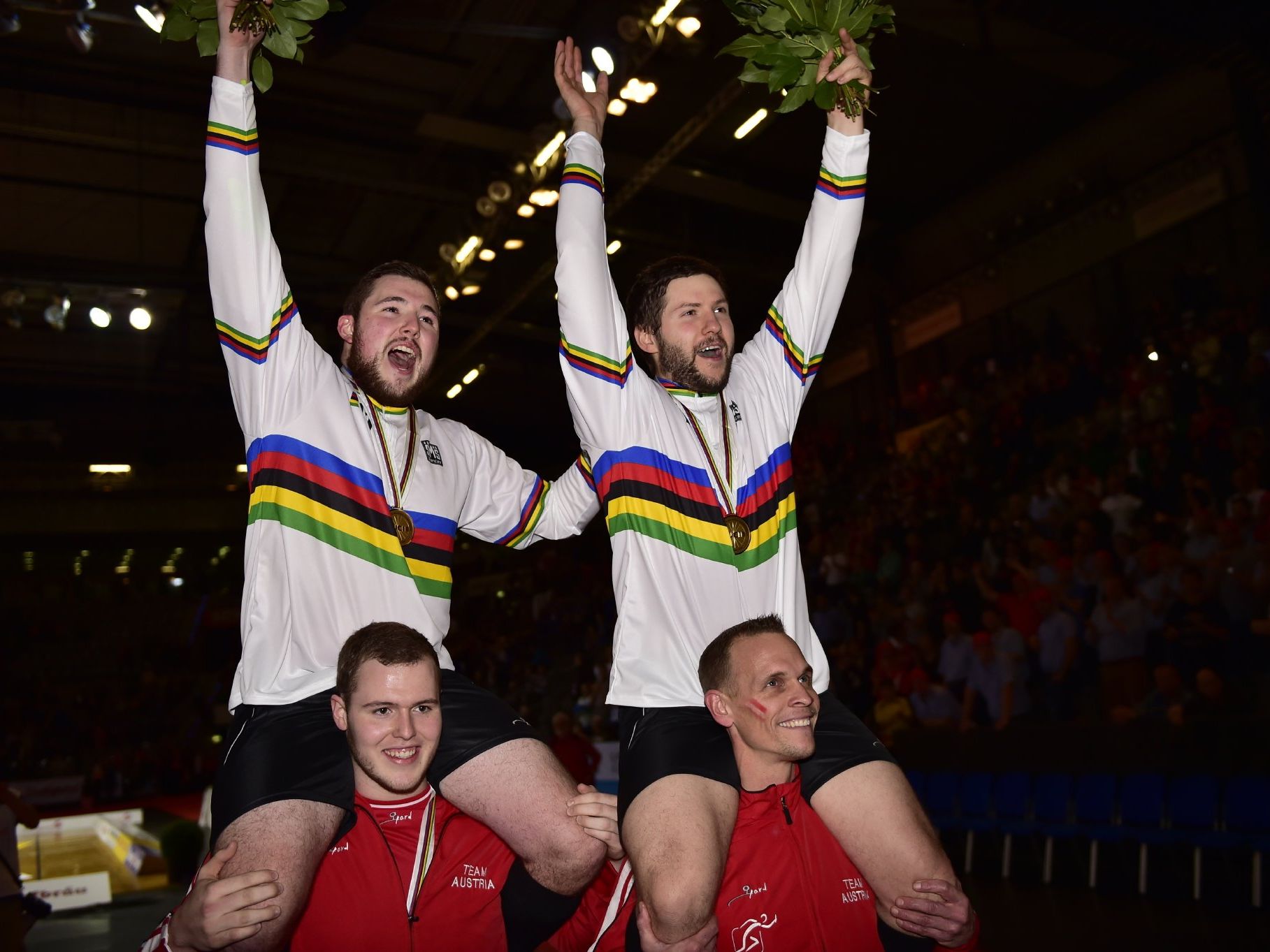 Patrick Schnetzer (l.) wurde schon fünfmal Radball-Weltmeister Patrick Schnetzer (l.) wurde schon fünfmal Radball-Weltmeister