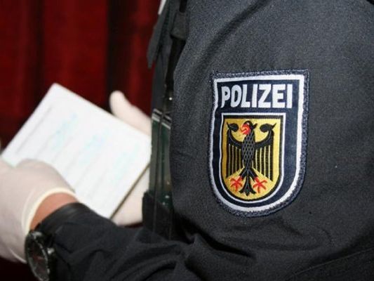 Die Bundespolizei Lindau hat am Wochenende 19 illegal Eingereiste Personen aufgegriffen. Die Bundespolizei Lindau hat am Wochenende 19 illegal Eingereiste Personen aufgegriffen.