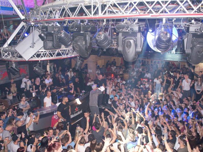 Jugendliche dürfen jetzt länger feiern Jugendliche dürfen jetzt länger feiern