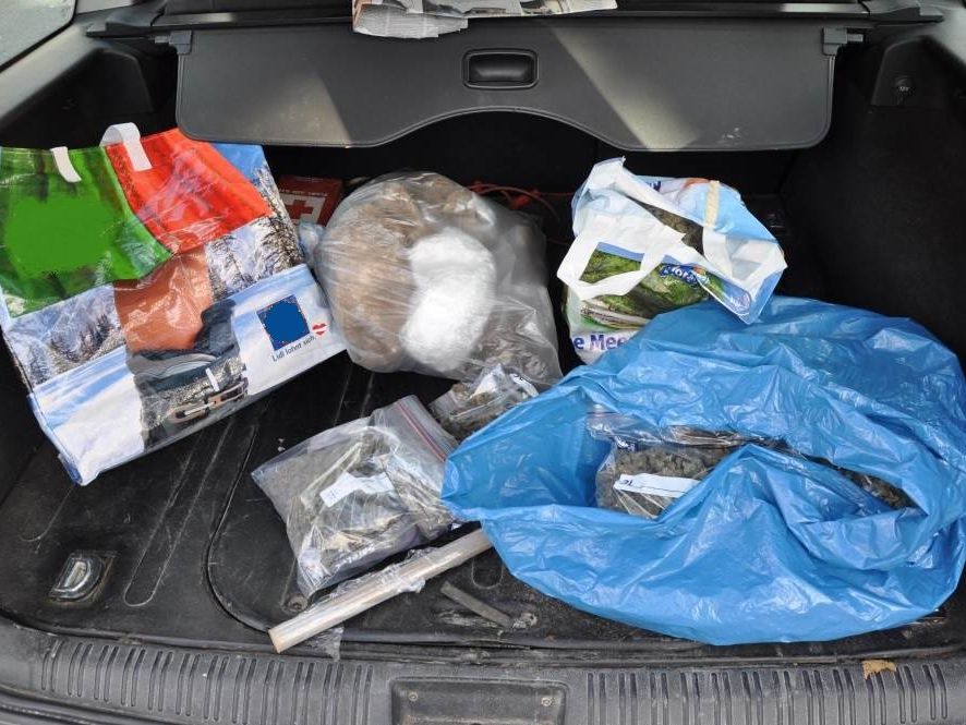 Über acht Kilo Marihuana wurden in dem Auto gefunden. Über acht Kilo Marihuana wurden in dem Auto gefunden.