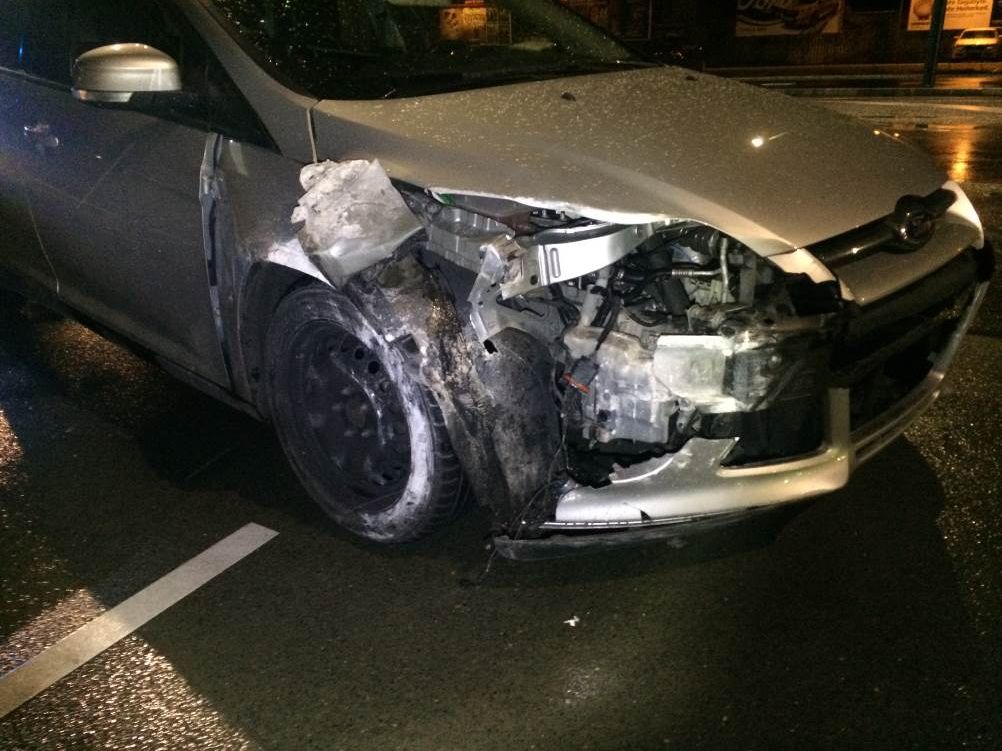 Auf seiner Flucht baute der Mann schließlich einen Unfall. Auf seiner Flucht baute der Mann schließlich einen Unfall.
