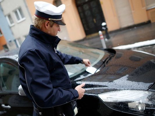 Am 24. Dezember müssen in den Parkpickerlbezirken grundsätzlich keine Parkscheine ausgefüllt werden - mit einigen Ausnahmen. Am 24. Dezember müssen in den Parkpickerlbezirken grundsätzlich keine Parkscheine ausgefüllt werden - mit einigen Ausnahmen.