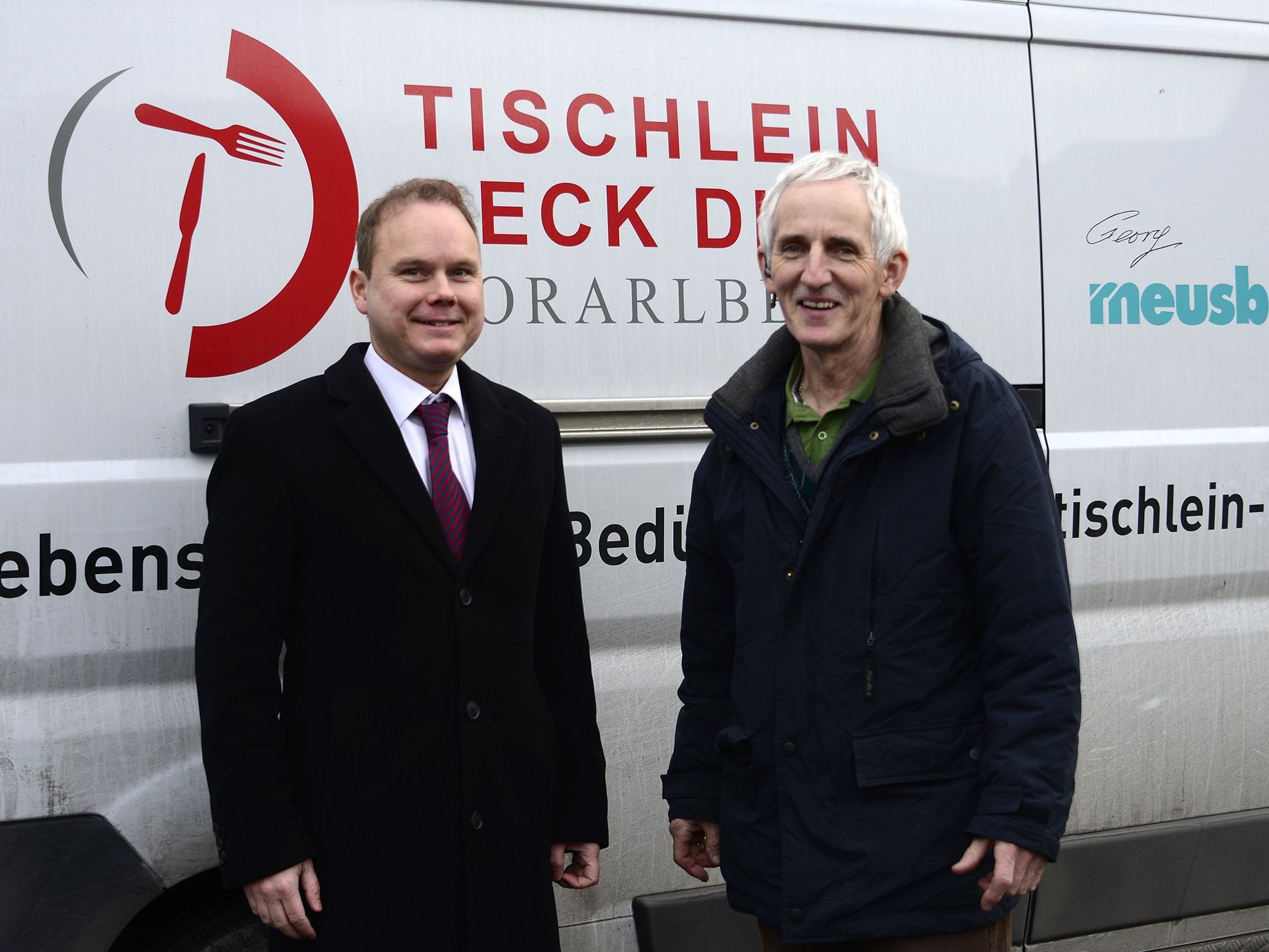 v.l. Thomas Lang (Präsident Lions Rheintal amKumma) bei der Spendenübergabe an Elmar Stüttler (Tischlein Deck Dich) v.l. Thomas Lang (Präsident Lions Rheintal amKumma) bei der Spendenübergabe an Elmar Stüttler (Tischlein Deck Dich)