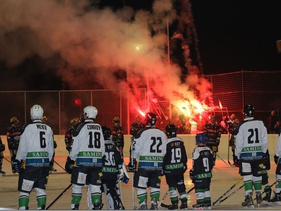 Mit einem "Feuerwerk" wurden die Teams Rankweil und VEU begrüßt. Mit einem "Feuerwerk" wurden die Teams Rankweil und VEU begrüßt.