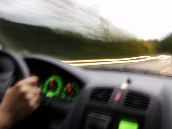 Der flüchtige Fahrer prallte bei dem Unfall gegen mehrere Autos. Der flüchtige Fahrer prallte bei dem Unfall gegen mehrere Autos.
