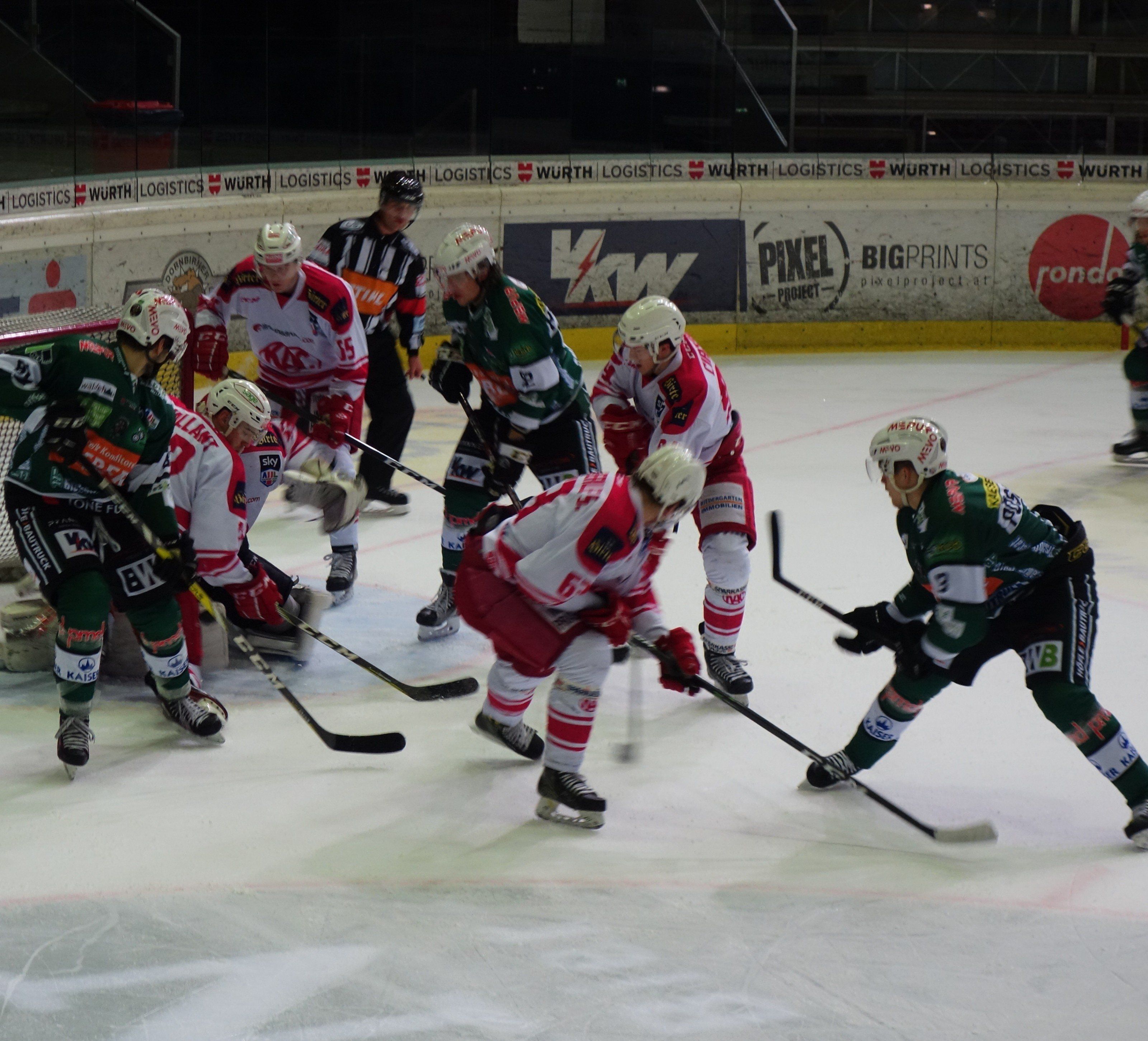 Die Spieler vom EC Bregenzerwald "wetzen ihre Säbel" in der Qualifikationsrunde. Die Spieler vom EC Bregenzerwald "wetzen ihre Säbel" in der Qualifikationsrunde.