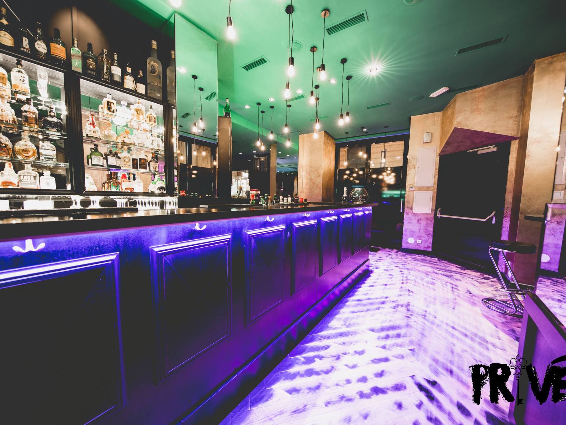 Am 13. Jänner 2017 eröffnet der Club PRIVÉ in Wien seine Pforten. Am 13. Jänner 2017 eröffnet der Club PRIVÉ in Wien seine Pforten.