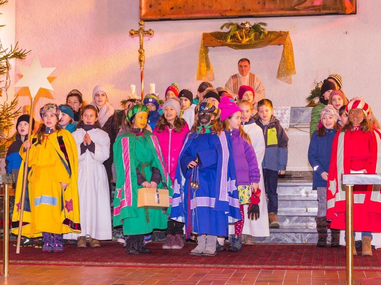 36 Kinder beteiligten sich 2017 an der Dreikönigsaktion in Vandans und sammelten mit ihren Begleitpersonen über 8.000 Euro