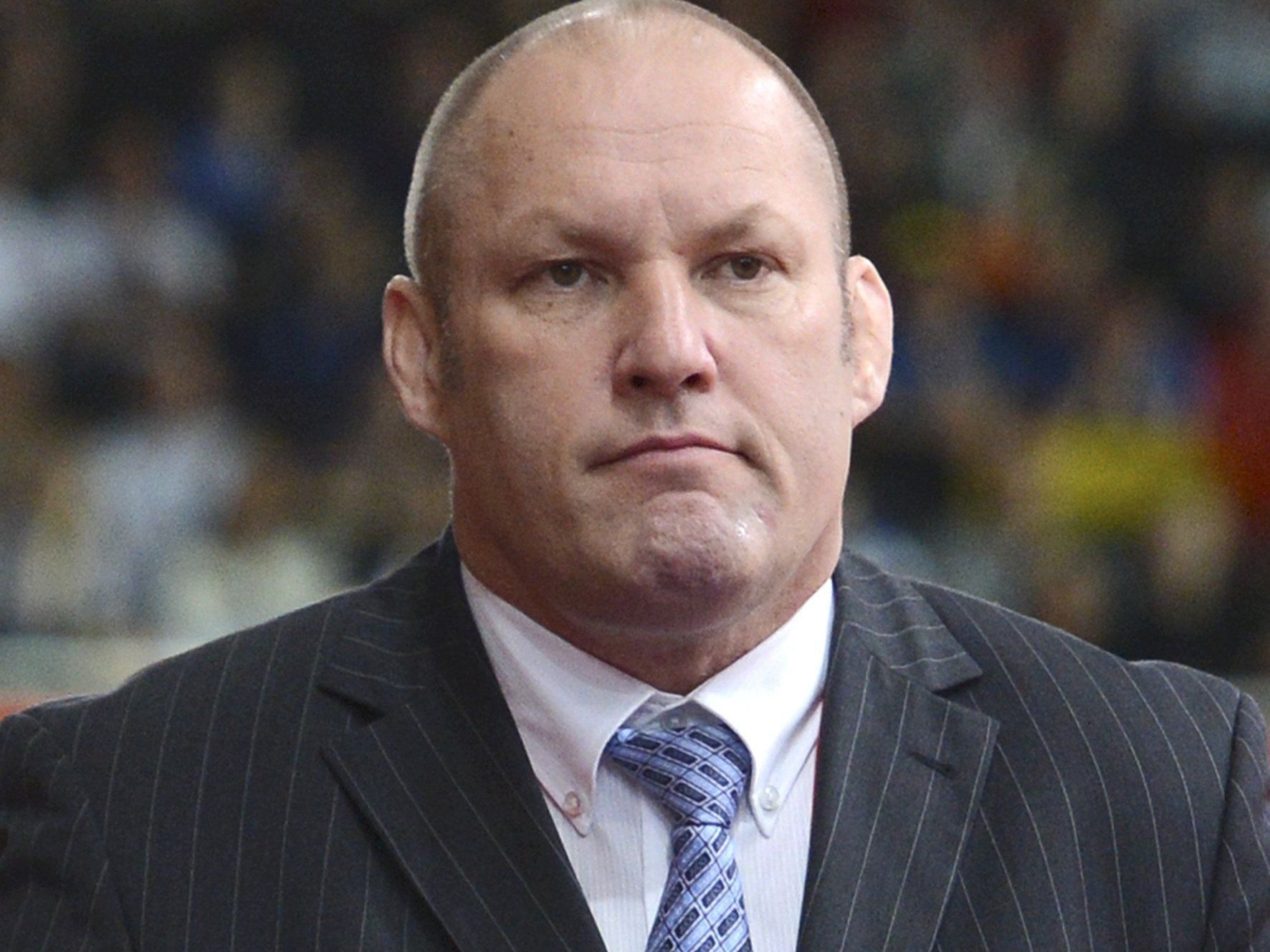 Das Wiener Landesgericht für Strafsachen hat gegen den untergetauchten Judo-Doppel-Olympiasieger Peter Seisenbacher einen Europäischen Haftbefehl erlassen. Das Wiener Landesgericht für Strafsachen hat gegen den untergetauchten Judo-Doppel-Olympiasieger Peter Seisenbacher einen Europäischen Haftbefehl erlassen.