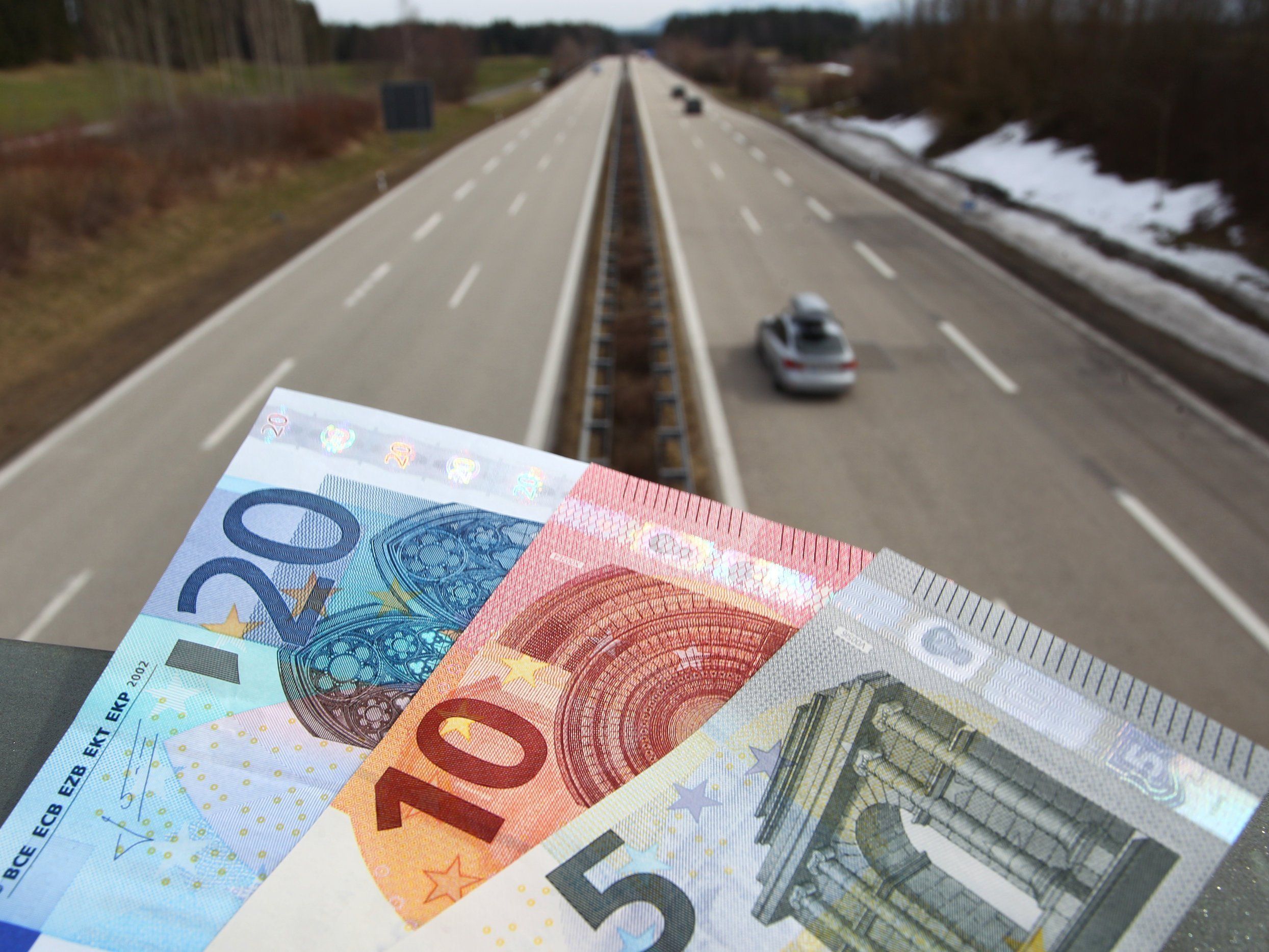 Kurzzeittarife für Fahrer aus dem Ausland sollen stärker geändert werden als zunächst geplant. Kurzzeittarife für Fahrer aus dem Ausland sollen stärker geändert werden als zunächst geplant.