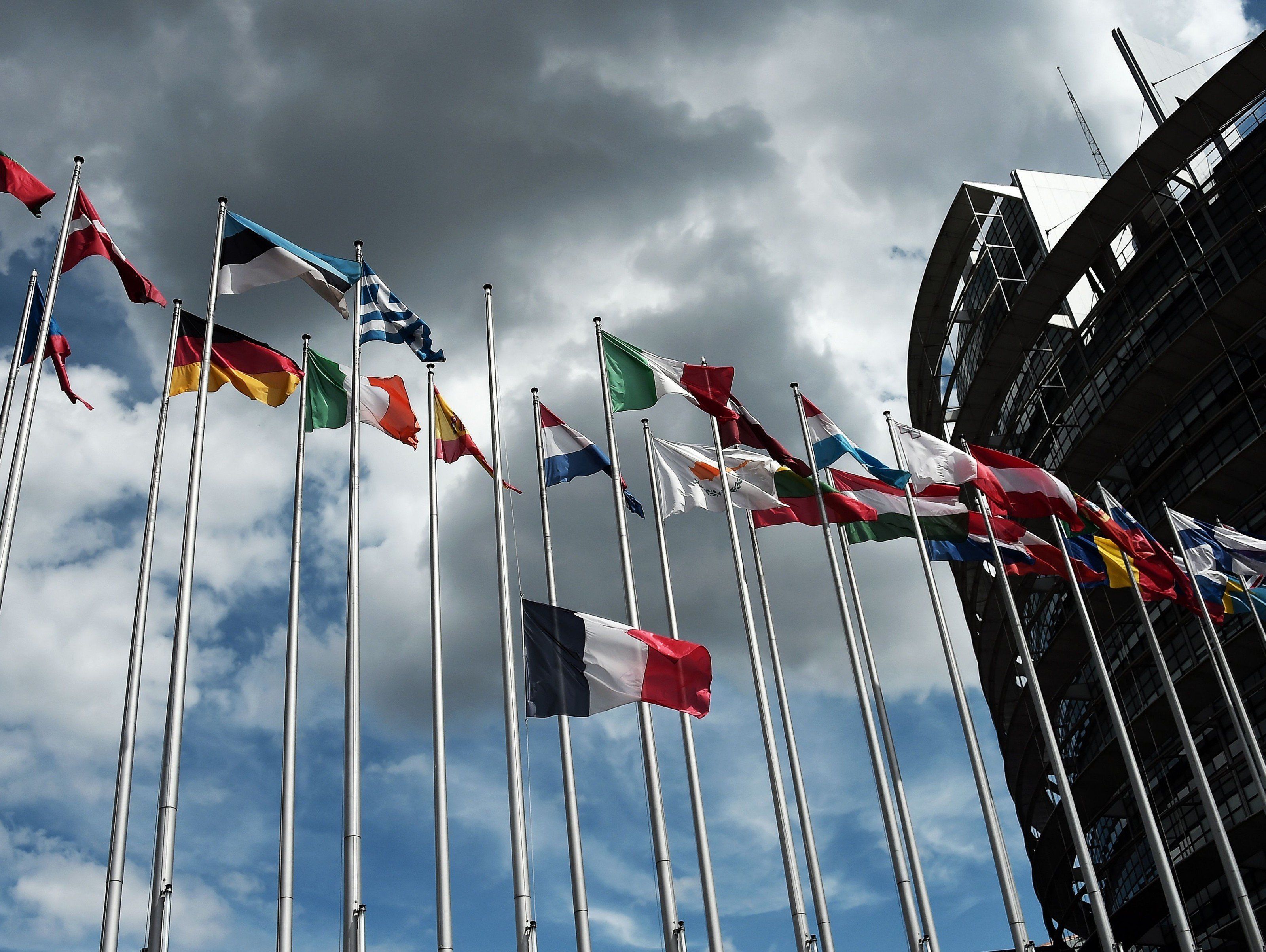 Italiens Ex-Premier Monti: Aber keine Mehrbelastungen. Italiens Ex-Premier Monti: Aber keine Mehrbelastungen.