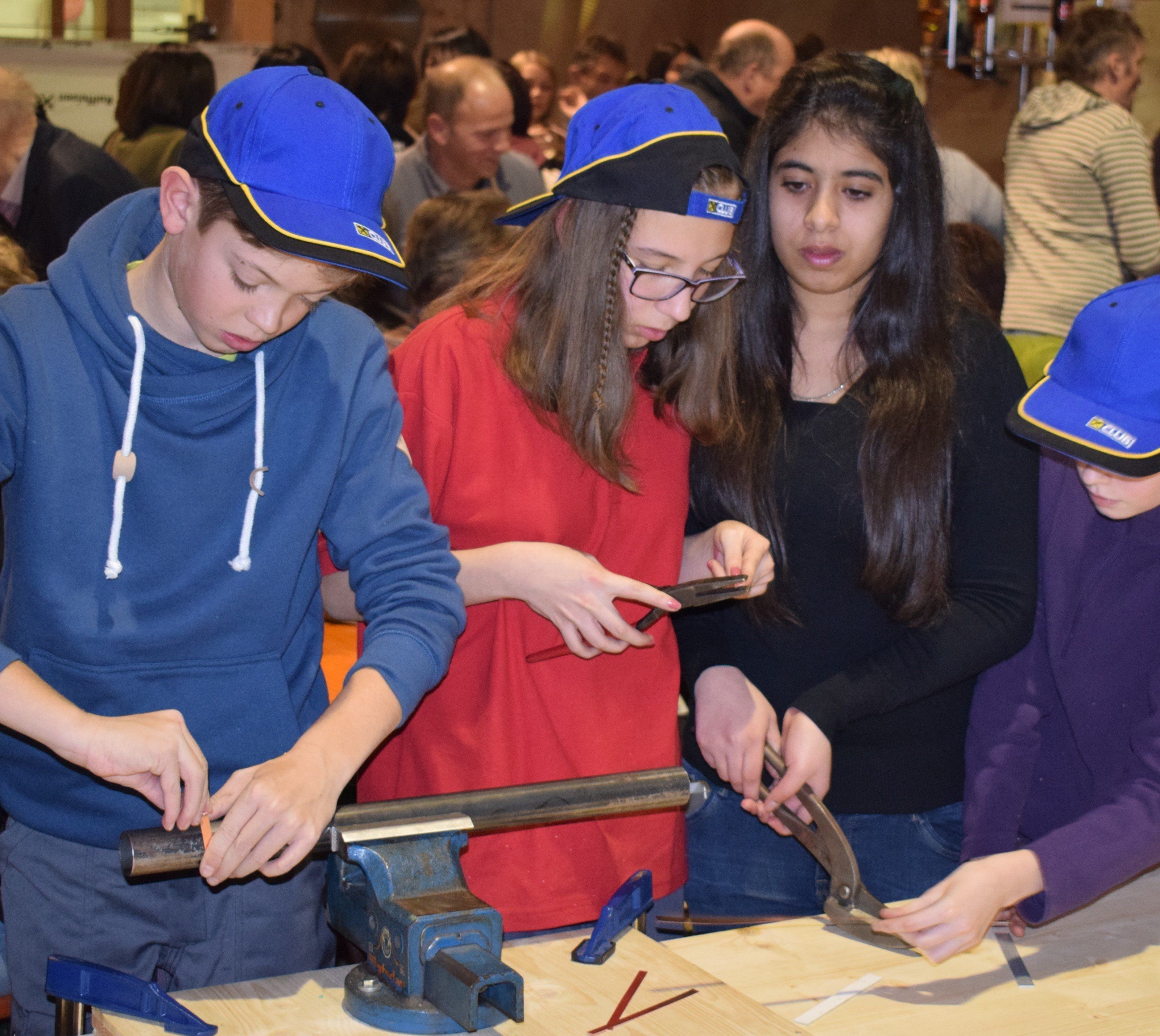 Die Schüler arbeiteten mit Feuereifer auf dem vielseitigen „Mächlar-Parcours“. Die Schüler arbeiteten mit Feuereifer auf dem vielseitigen „Mächlar-Parcours“.