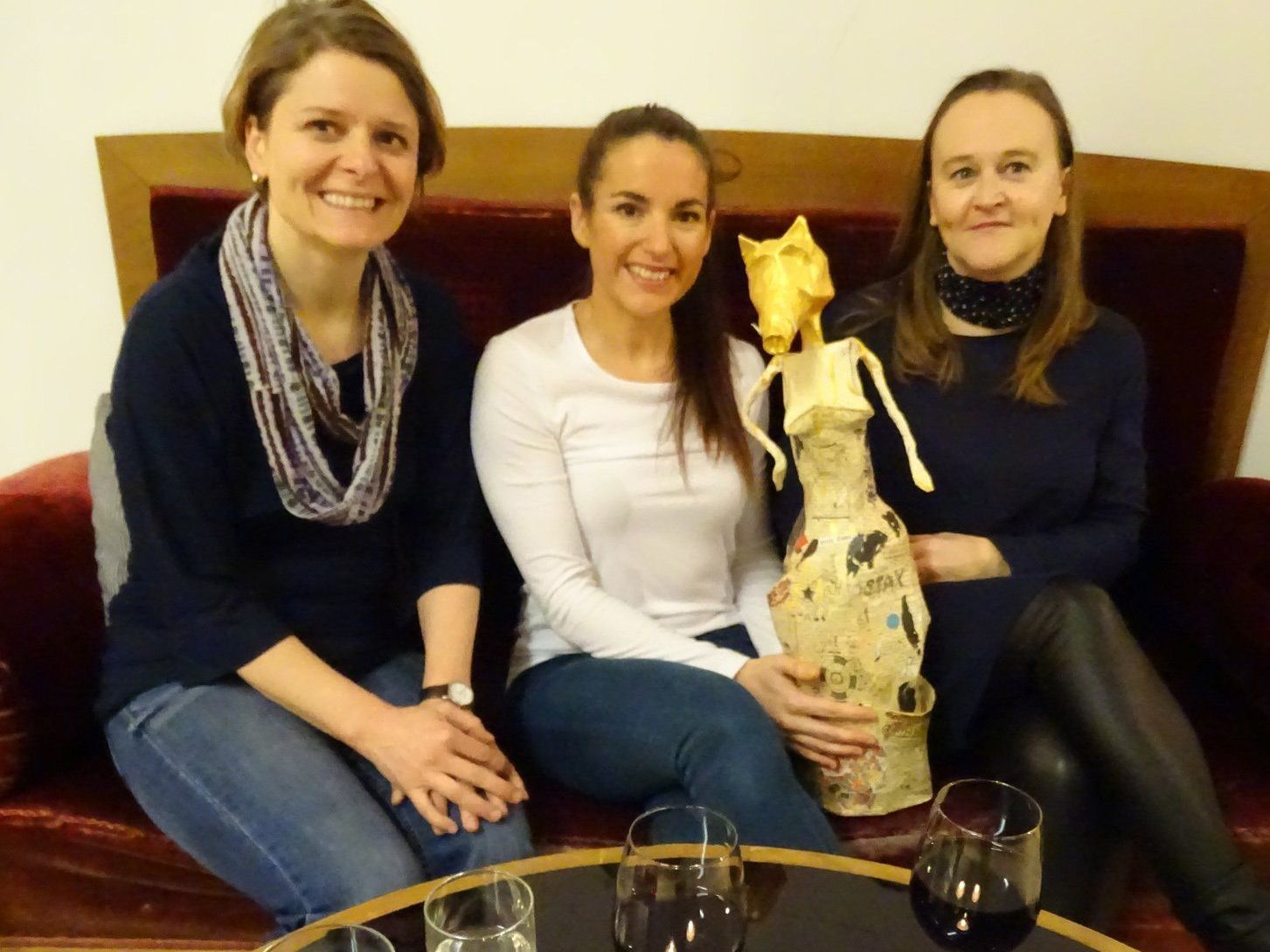 Die Referentinnen Eva Pawlik-Schreiber und Yvonne Hahn mit der Moderatorin Sonja Markram (v.l.) Die Referentinnen Eva Pawlik-Schreiber und Yvonne Hahn mit der Moderatorin Sonja Markram (v.l.)