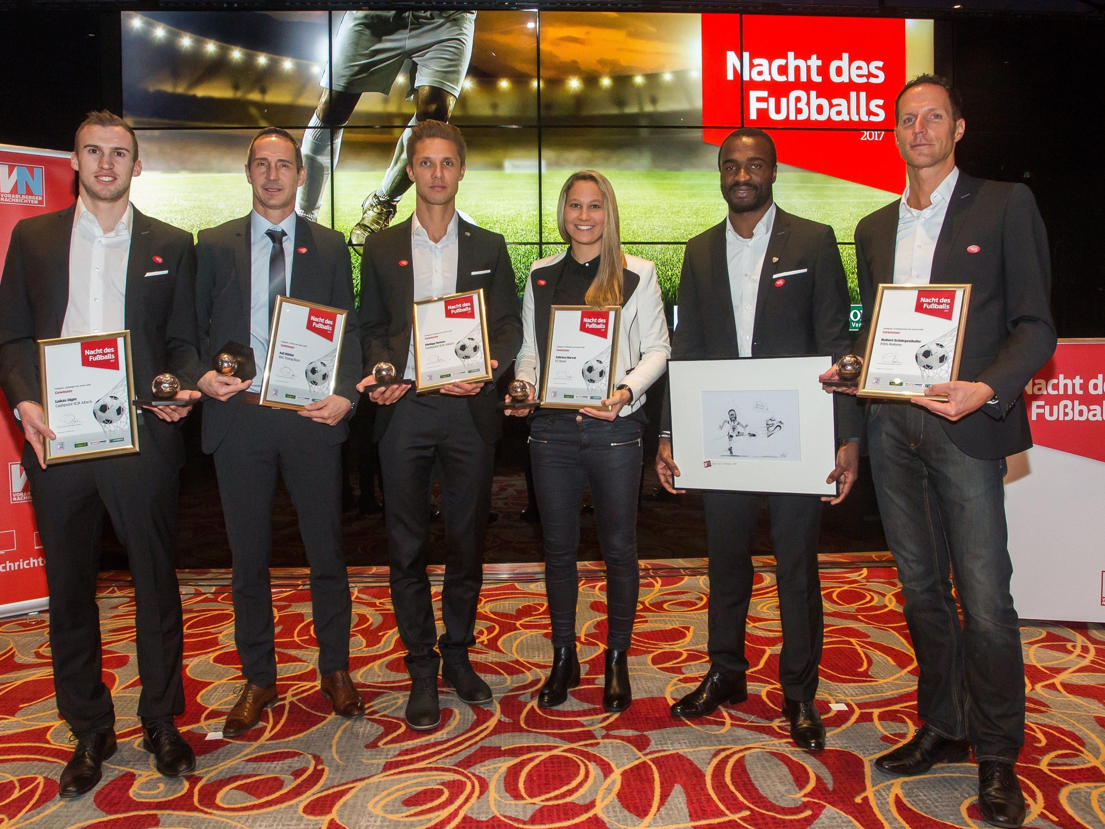 Die Sieger freuten sich über ihre Auszeichnungen, v.l.: Lukas Jäger, Adi Hütter, Philipp Netzer, Sabrina Horvath, Louis Ngwat-Mahop und Robert Schörgenhofer.