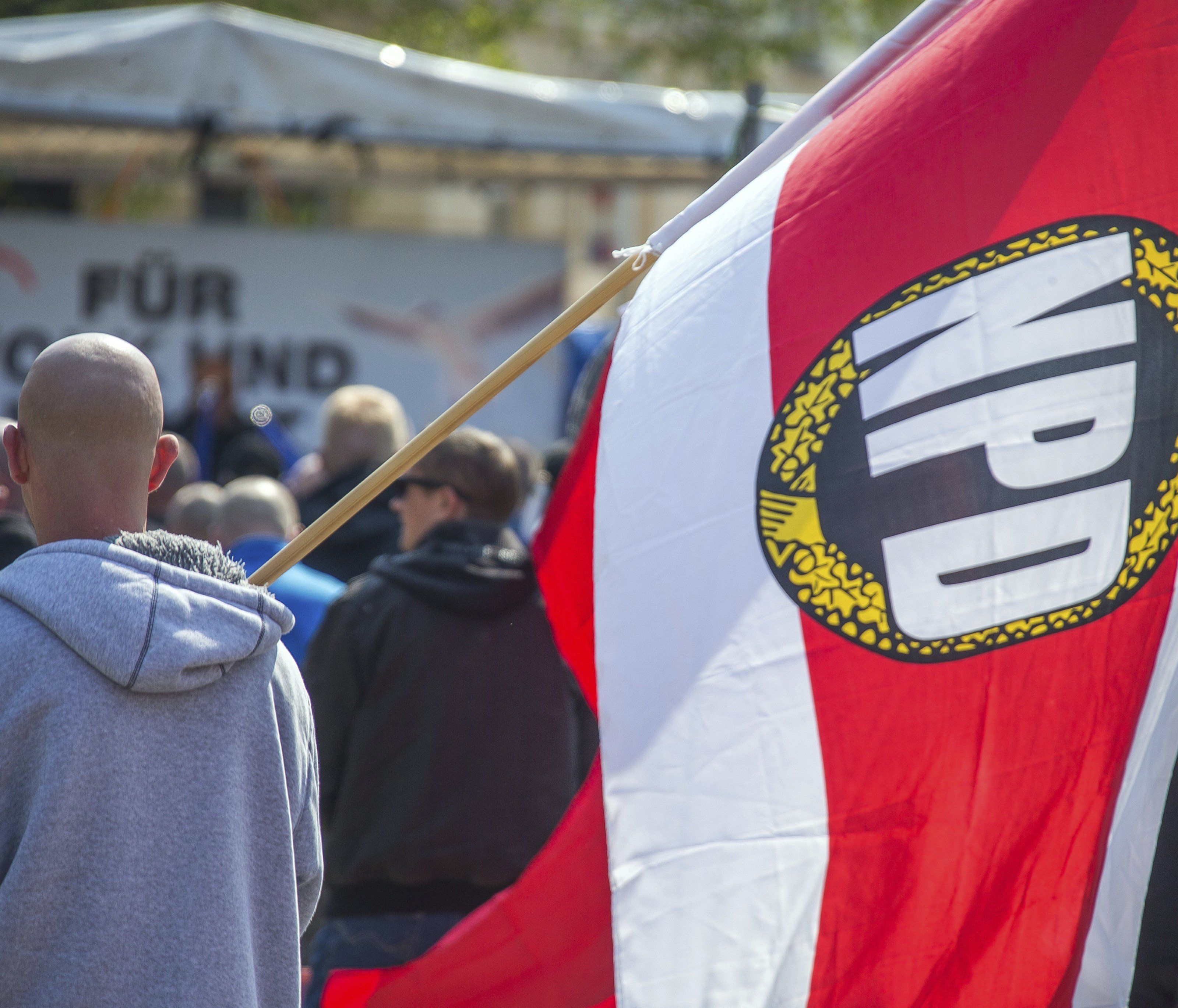 Das Bundesverfassungsgericht in Deutschland hat ein Verbot der rechtsextremen Partei NPD abgelehnt. Das Bundesverfassungsgericht in Deutschland hat ein Verbot der rechtsextremen Partei NPD abgelehnt.