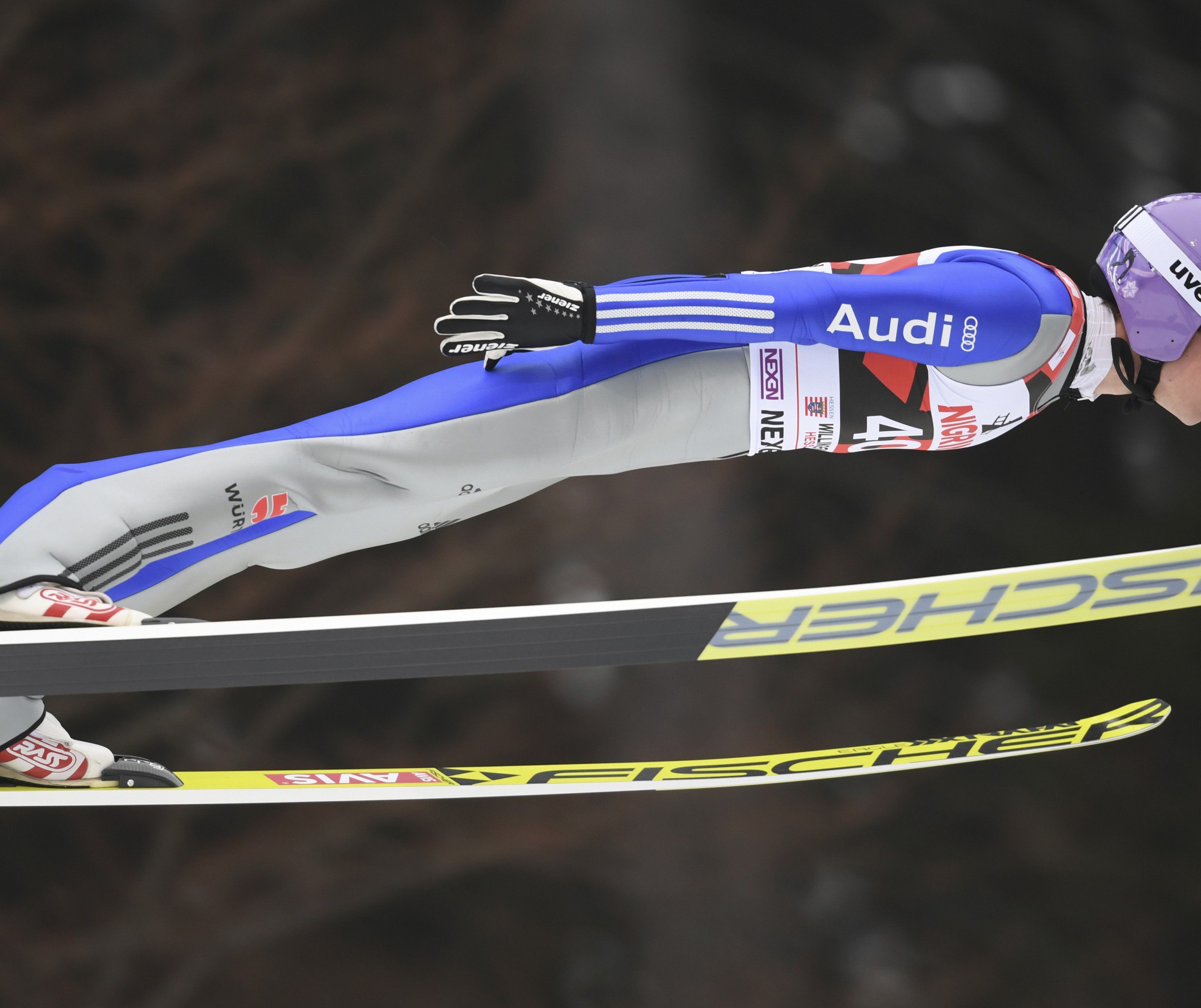 Andreas Wellinger durfte am Ende über einen Heimsieg jubeln. Andreas Wellinger durfte am Ende über einen Heimsieg jubeln.