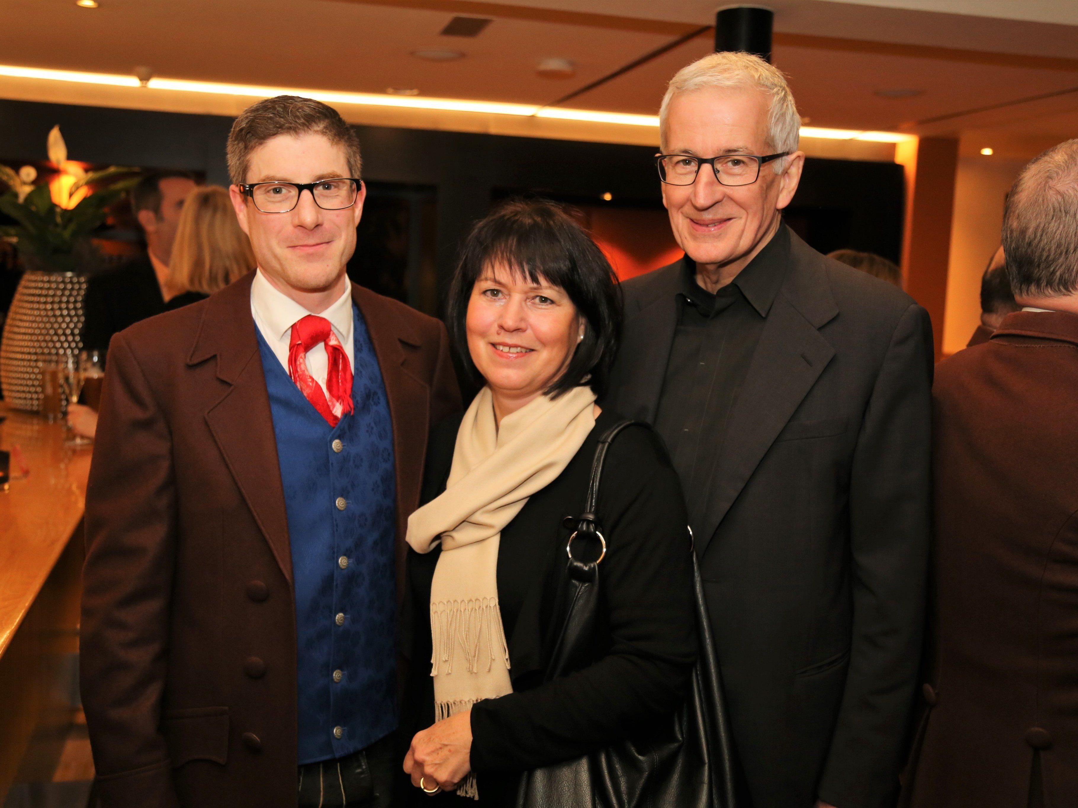 Stadtmusikobmann Johannes Ebli mit Bürgermeister Wilfried Berchtold und Gattin Sabine.