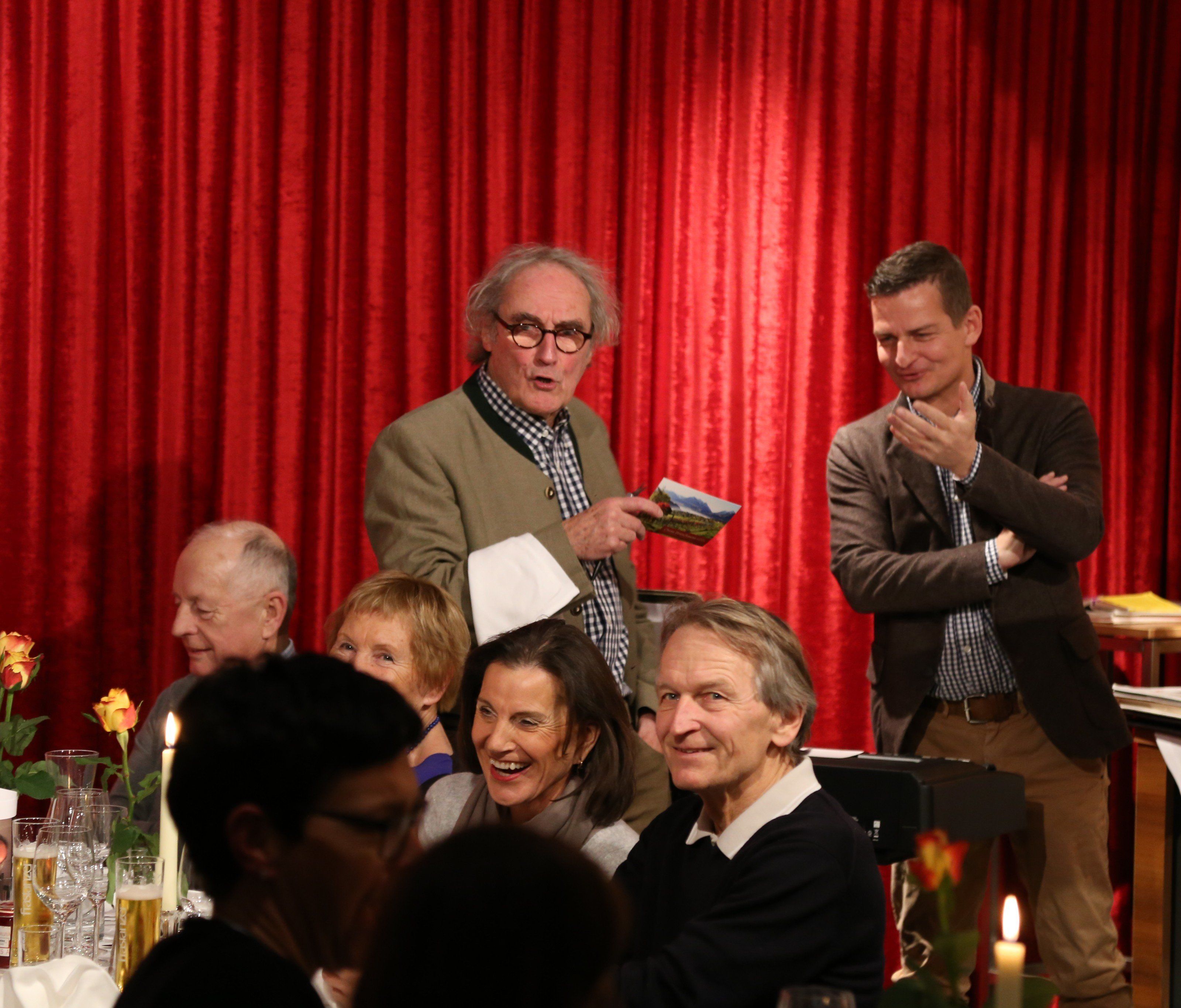 Guter Wein und Unterhaltung – dafür sorgten Winzer Gert Markowski (r.) und Schauspieler Fritz Peter Schmidle (l.). Guter Wein und Unterhaltung – dafür sorgten Winzer Gert Markowski (r.) und Schauspieler Fritz Peter Schmidle (l.).