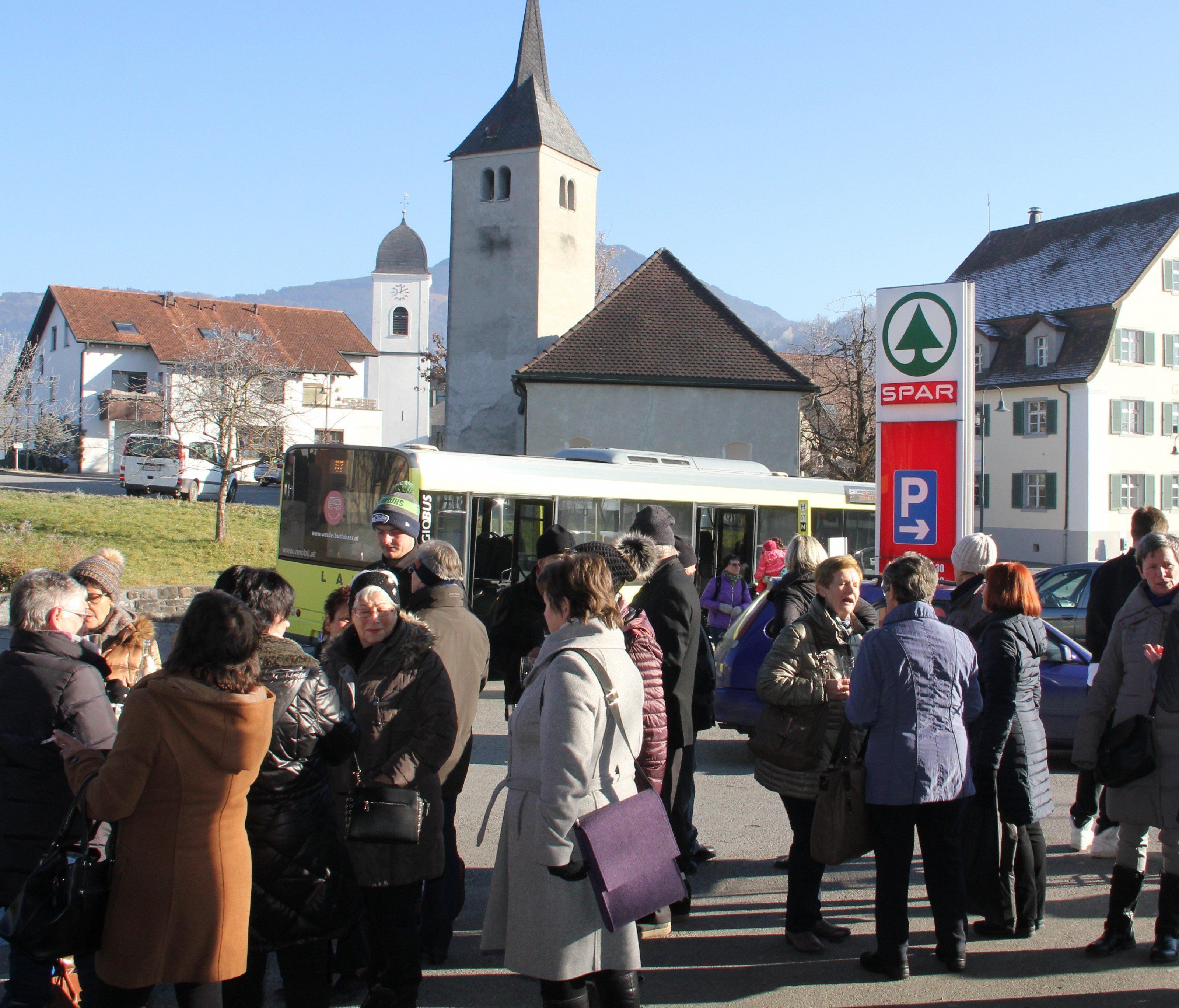 Traditioneller Silvestertreff im Dorfzentrum wurde wieder sehr gut angenommen Traditioneller Silvestertreff im Dorfzentrum wurde wieder sehr gut angenommen