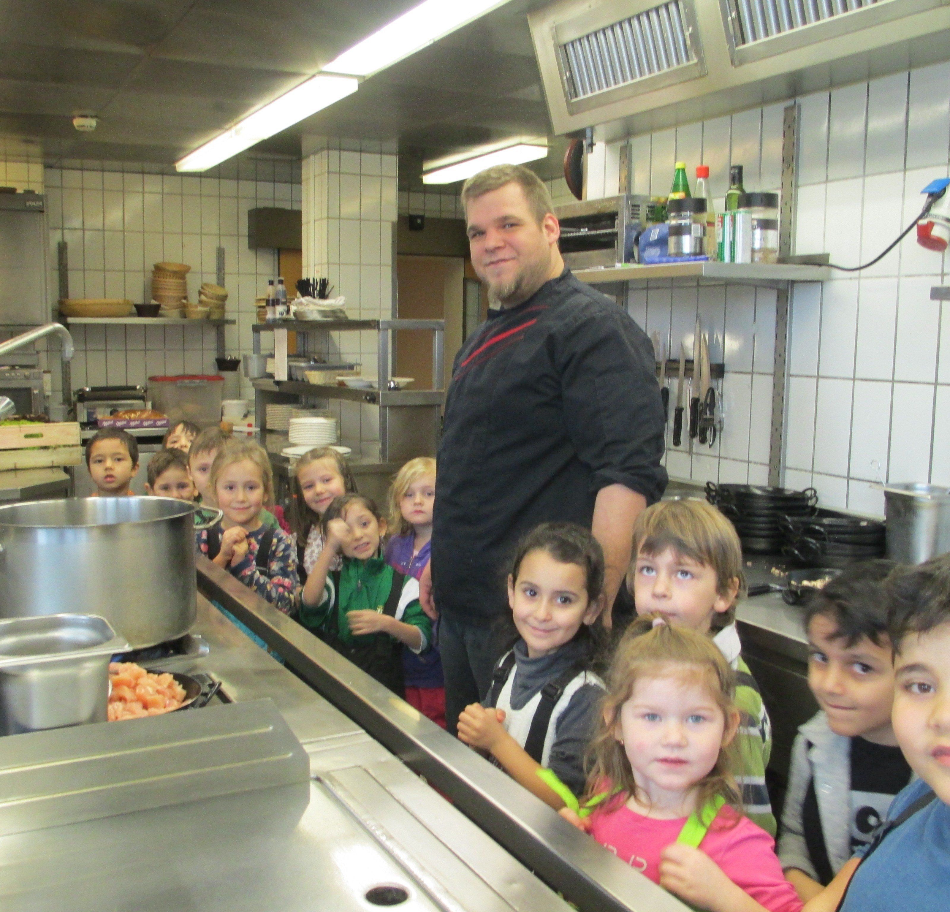 Die Kinder der Rabengruppe, des Kindergarten Hasenfelds, waren zu Besuch im Schmugglar Die Kinder der Rabengruppe, des Kindergarten Hasenfelds, waren zu Besuch im Schmugglar