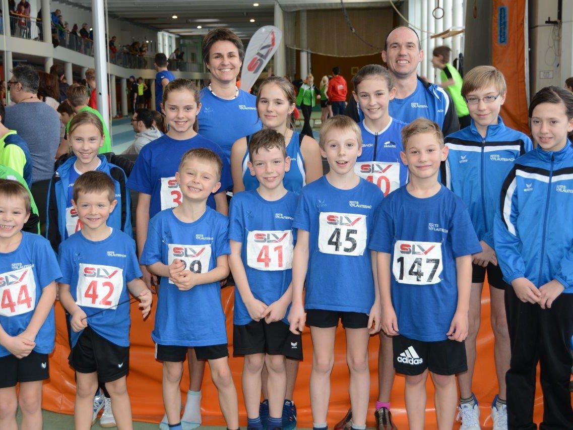 Alle Teilnehmer der TS Lauterach der Indoor Trophy 2017 mit den Trainern Sonja Wild-Pöllmann und Gerhard Gmeiner